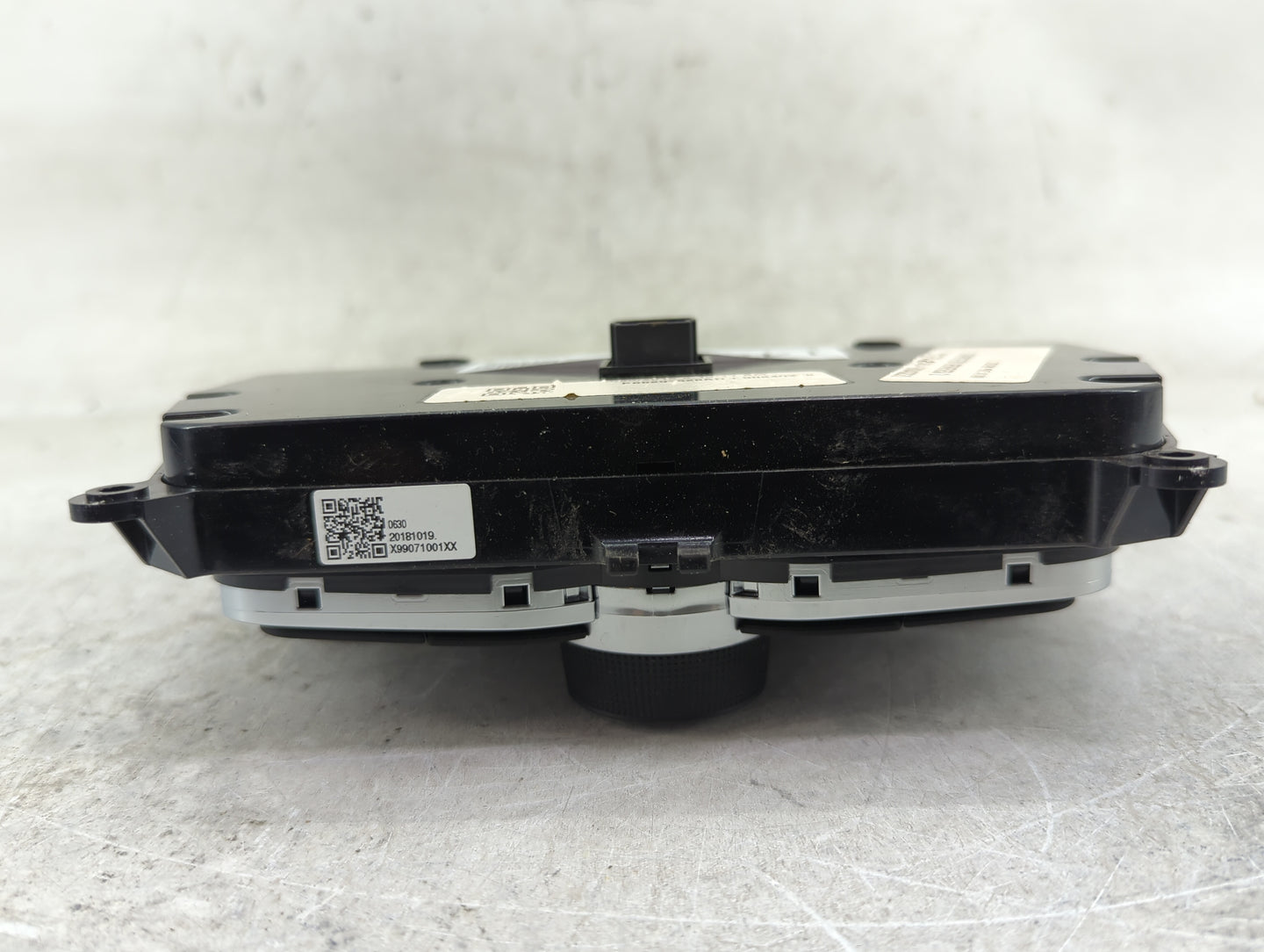2020 Chrysler 300 Climate Control Module Temperature AC/Heater Replacement P/N:P68293628AD 90840220 Fits OEM Used Auto Parts