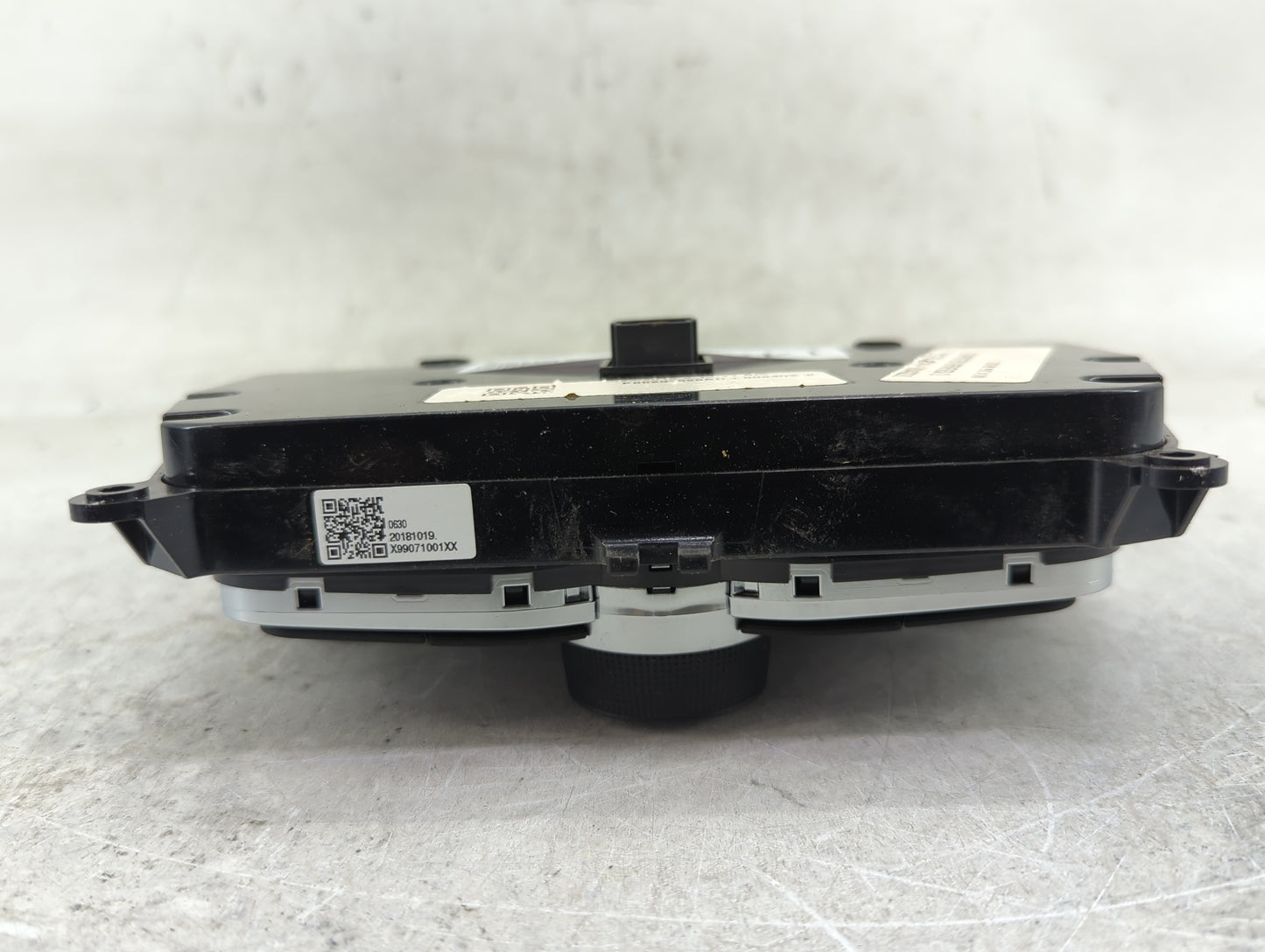2020 Chrysler 300 Climate Control Module Temperature AC/Heater Replacement P/N:P68293628AD 90840220 Fits OEM Used Auto Parts