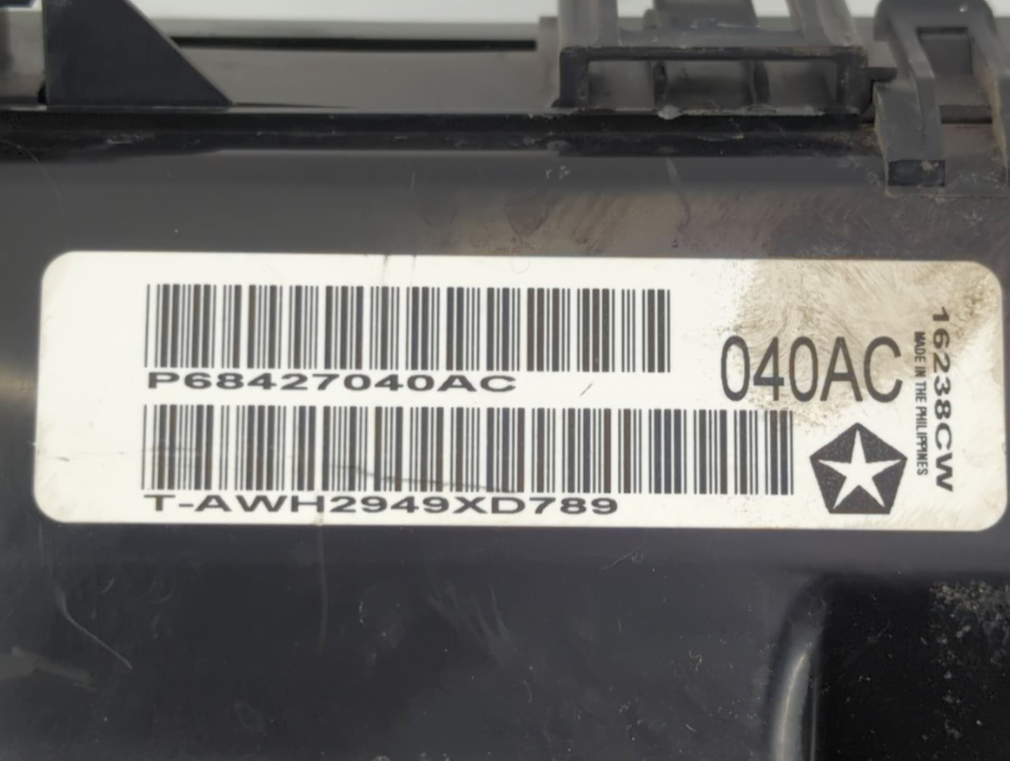 2020 Chrysler 300 Fusebox Fuse Box Panel Relay Module P/N:P68427040AC Fits OEM Used Auto Parts - Oemusedautoparts1.com