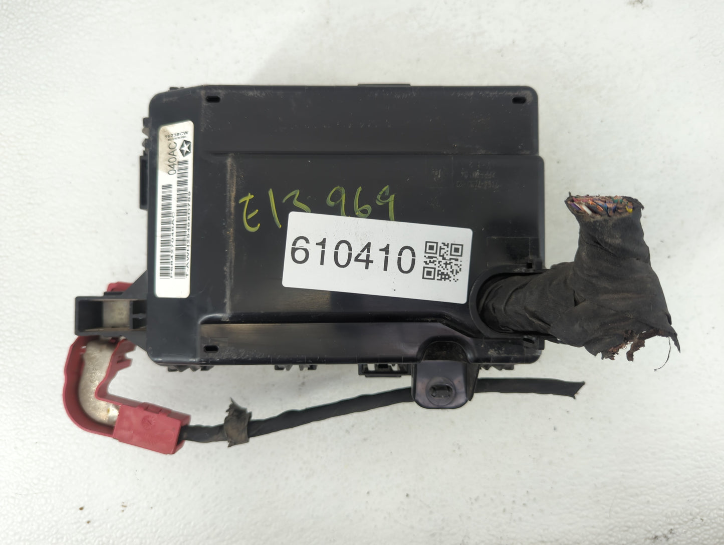 2020 Chrysler 300 Fusebox Fuse Box Panel Relay Module P/N:P68427040AC Fits OEM Used Auto Parts - Oemusedautoparts1.com