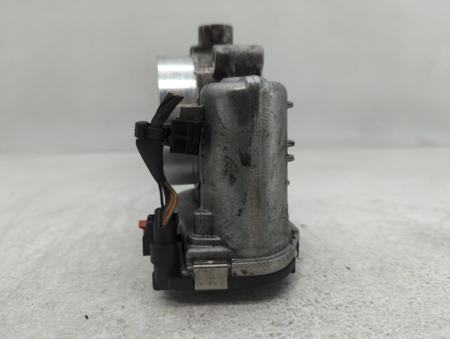 2011-2022 Chrysler 300 Throttle Body P/N:05184349AE Fits Fits 2011 2012 2013 2014 2015 2016 2017 2018 2019 2020 2021 2022 OE