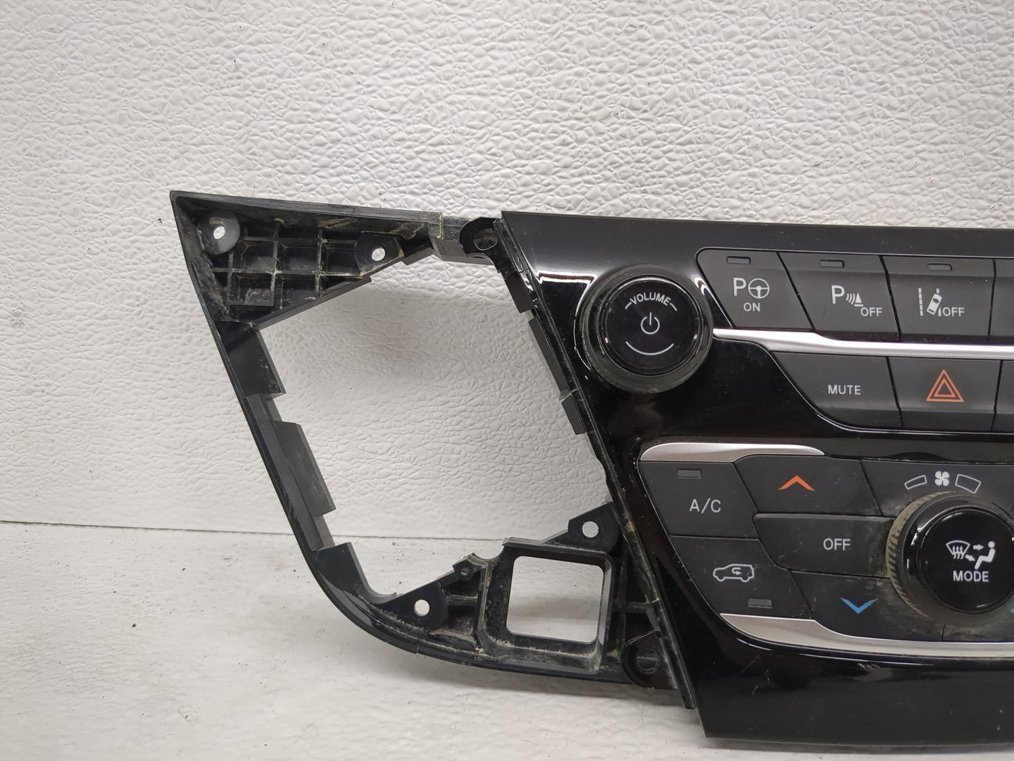 2018-2020 Chrysler Pacifica Climate Control Module Temperature AC/Heater Replacement P/N:P6EV491XBAB Fits Fits 2018 2019 202