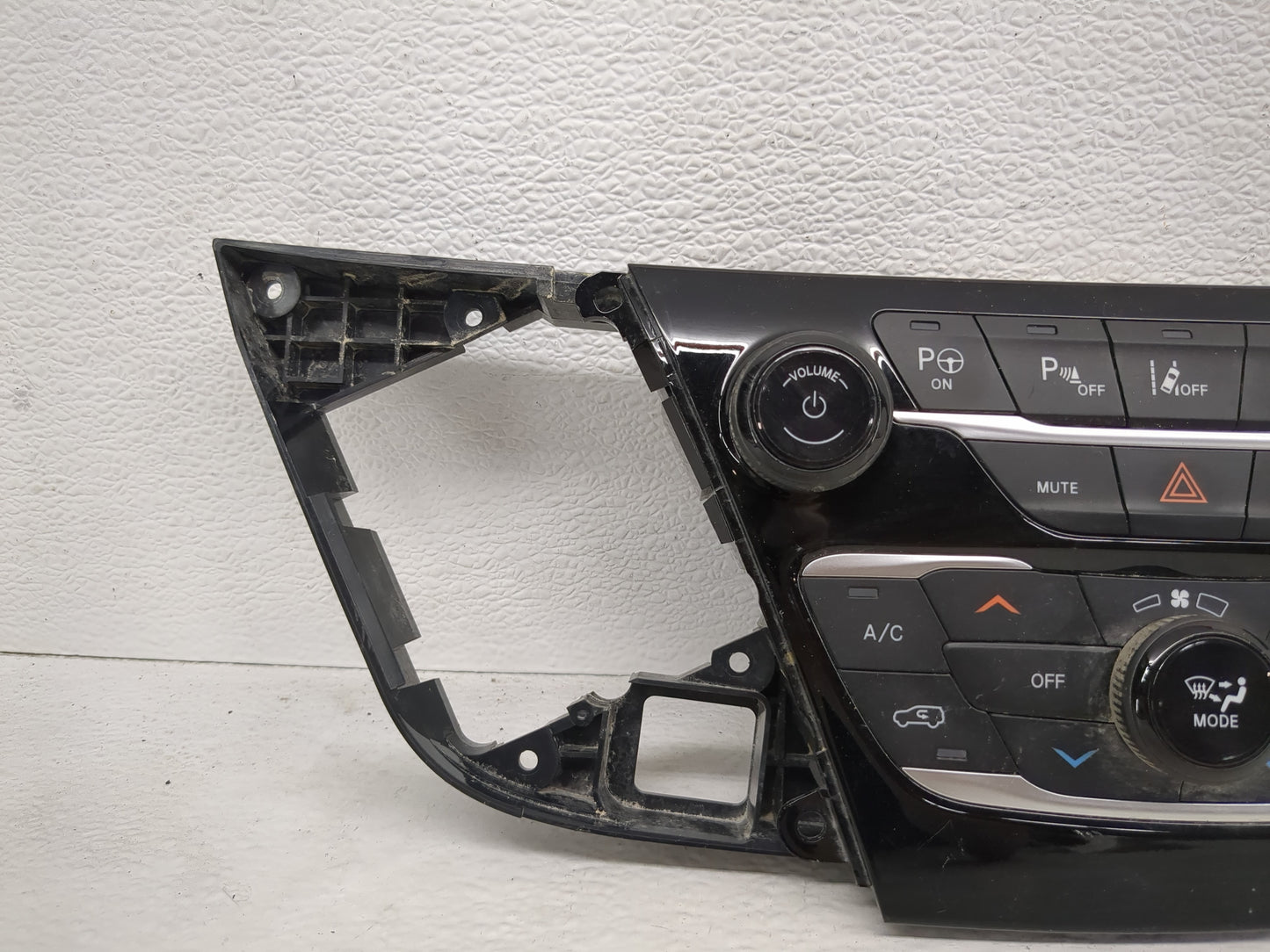 2018-2020 Chrysler Pacifica Climate Control Module Temperature AC/Heater Replacement P/N:P6EV491XBAB Fits Fits 2018 2019 202