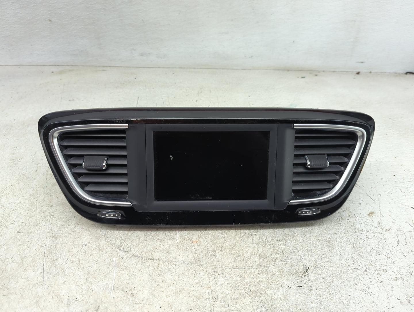 2020 Chrysler Pacifica Radio AM FM Cd Player Receiver Replacement Fits OEM Used Auto Parts - Oemusedautoparts1.com