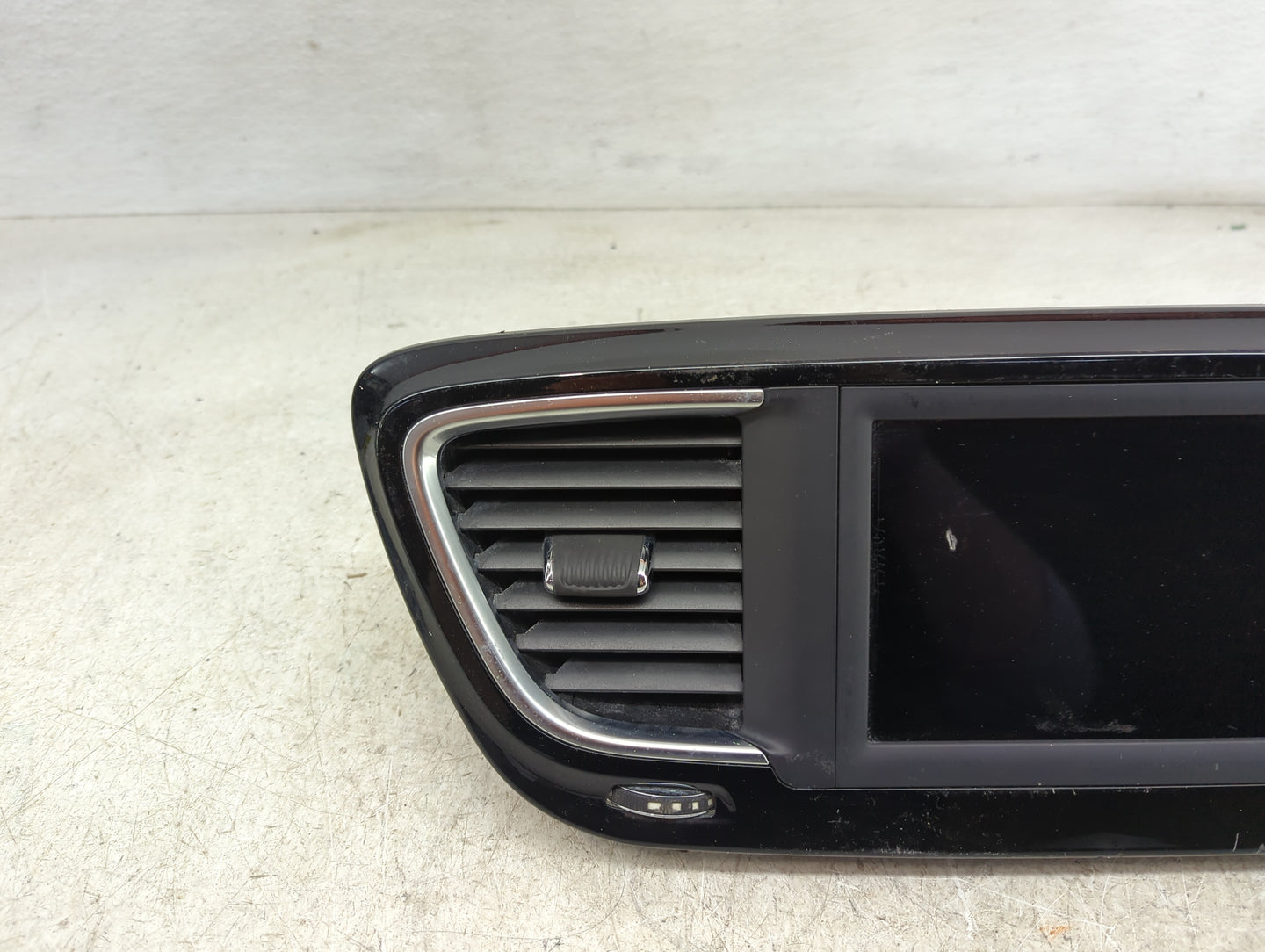 2020 Chrysler Pacifica Radio AM FM Cd Player Receiver Replacement Fits OEM Used Auto Parts - Oemusedautoparts1.com