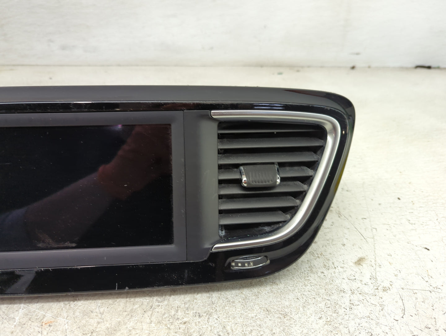 2020 Chrysler Pacifica Radio AM FM Cd Player Receiver Replacement Fits OEM Used Auto Parts - Oemusedautoparts1.com