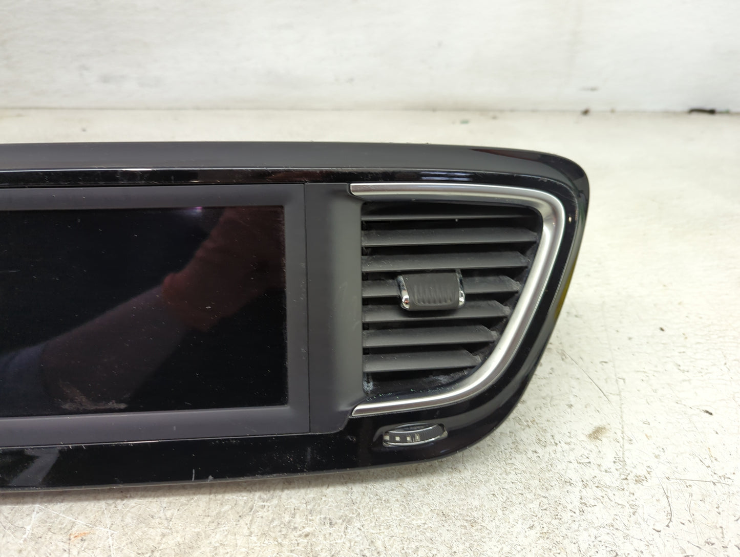 2020 Chrysler Pacifica Radio AM FM Cd Player Receiver Replacement Fits OEM Used Auto Parts - Oemusedautoparts1.com