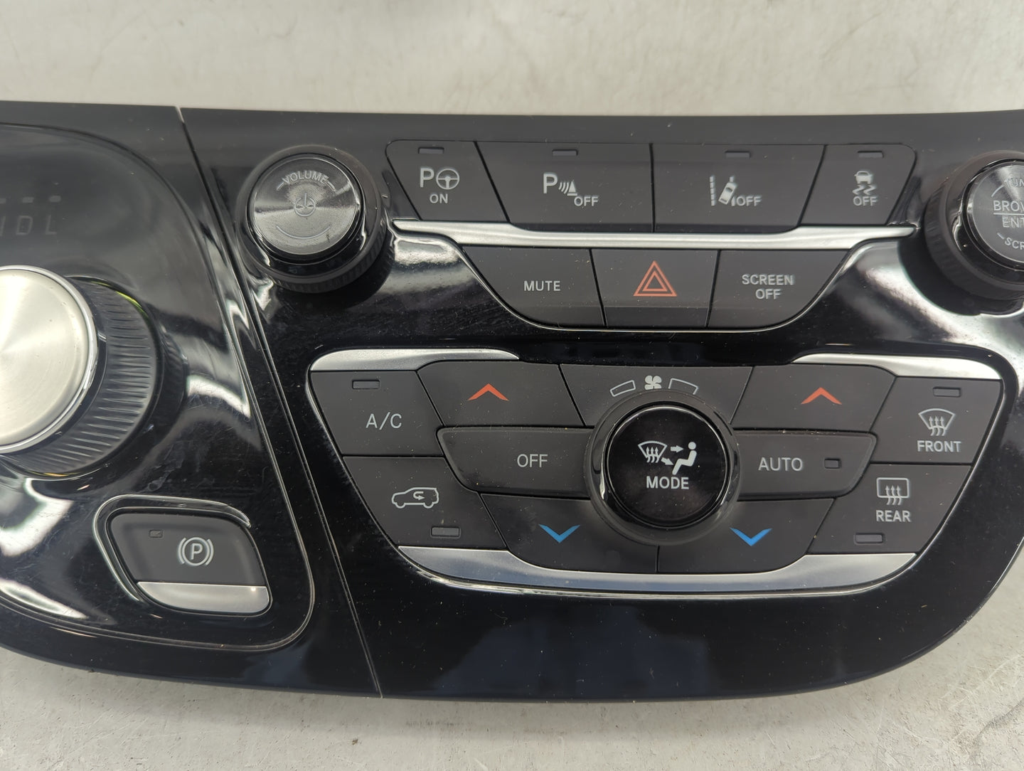 2018-2020 Chrysler Pacifica Climate Control Module Temperature AC/Heater Replacement P/N:P6UX621X8AA Fits Fits 2018 2019 202