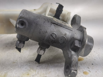 2017-2022 Chrysler Pacifica Brake Master Cylinder 1497118 - Oemusedautoparts1.com