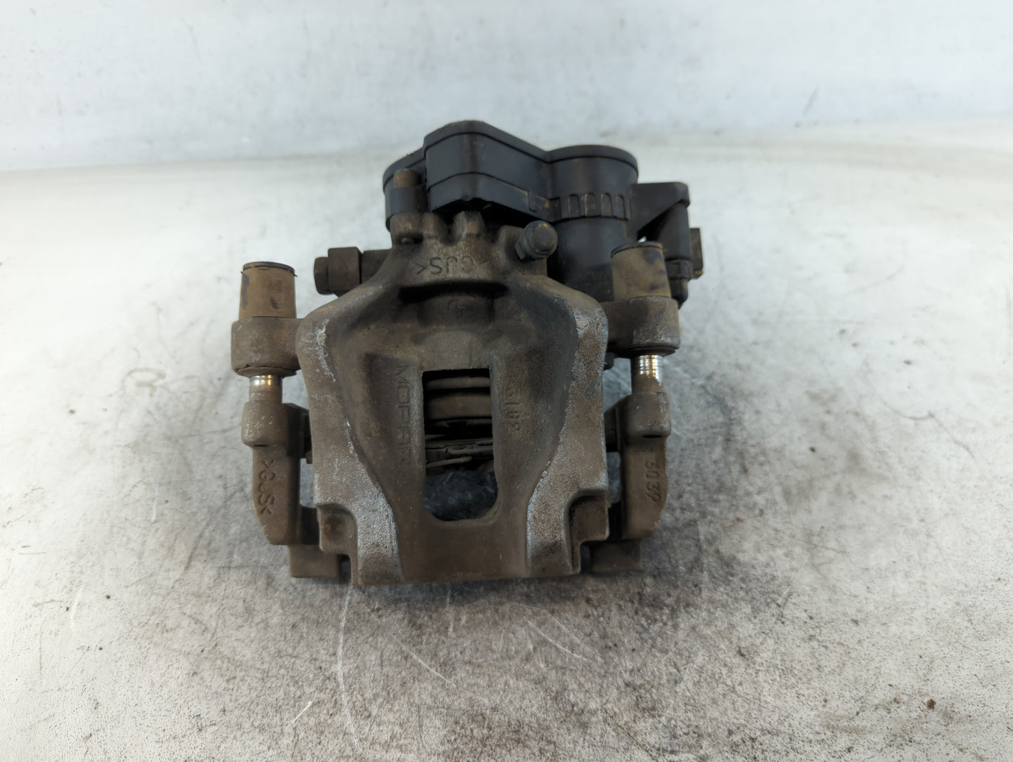2017-2020 Chrysler Pacifica Front Passenger Right Brake Caliper 699897 - Oemusedautoparts1.com