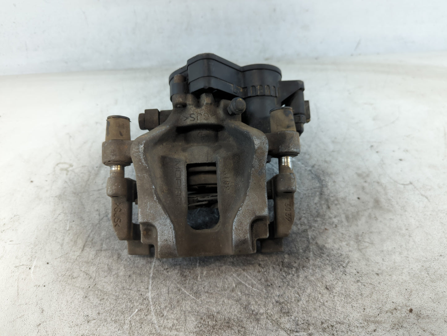 2017-2020 Chrysler Pacifica Front Passenger Right Brake Caliper 699897 - Oemusedautoparts1.com