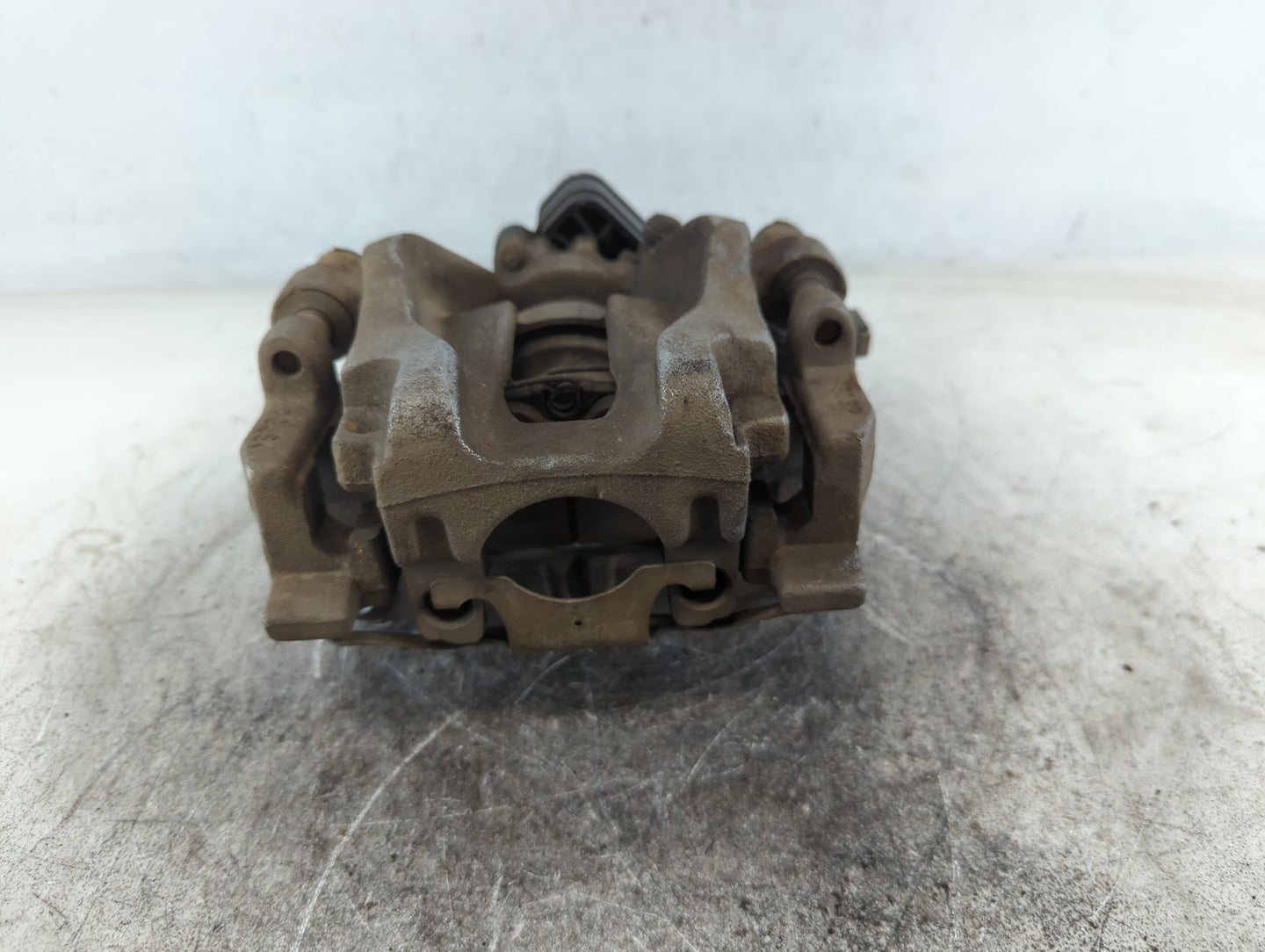 2017-2020 Chrysler Pacifica Front Passenger Right Brake Caliper 699897 - Oemusedautoparts1.com