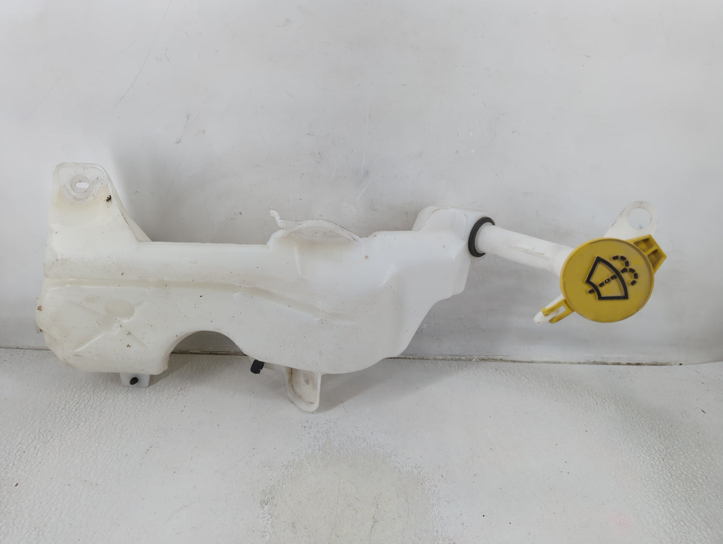 2020-2022 Chrysler Voyager Windshield Washer Fluid Reservoir Bottle Oem - Oemusedautoparts1.com