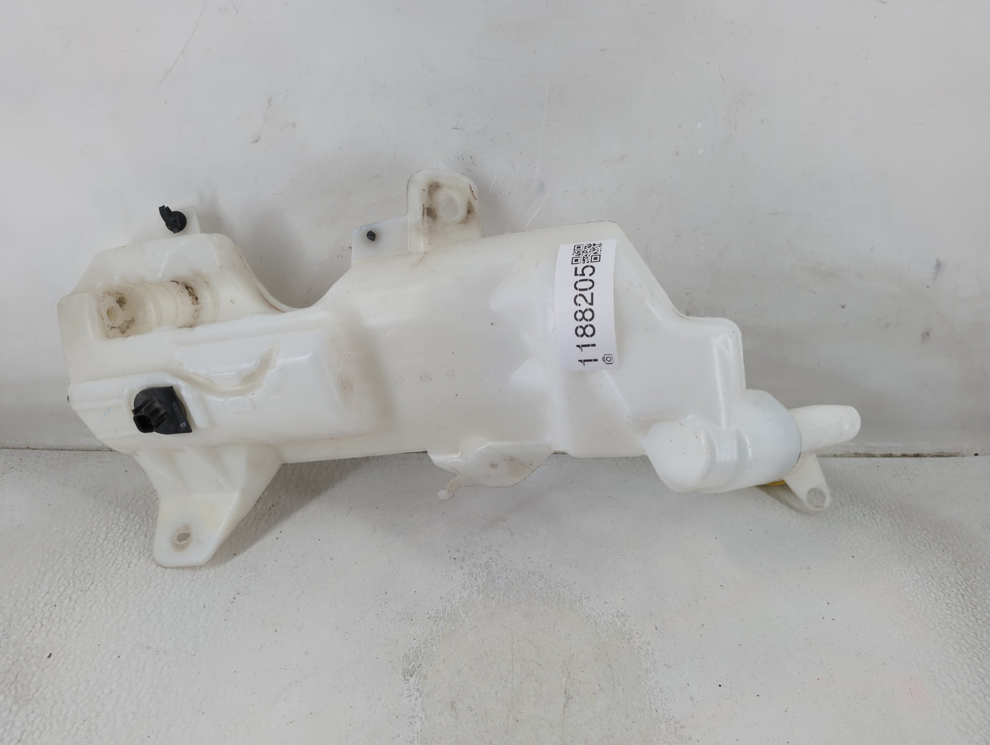 2020-2022 Chrysler Voyager Windshield Washer Fluid Reservoir Bottle Oem - Oemusedautoparts1.com