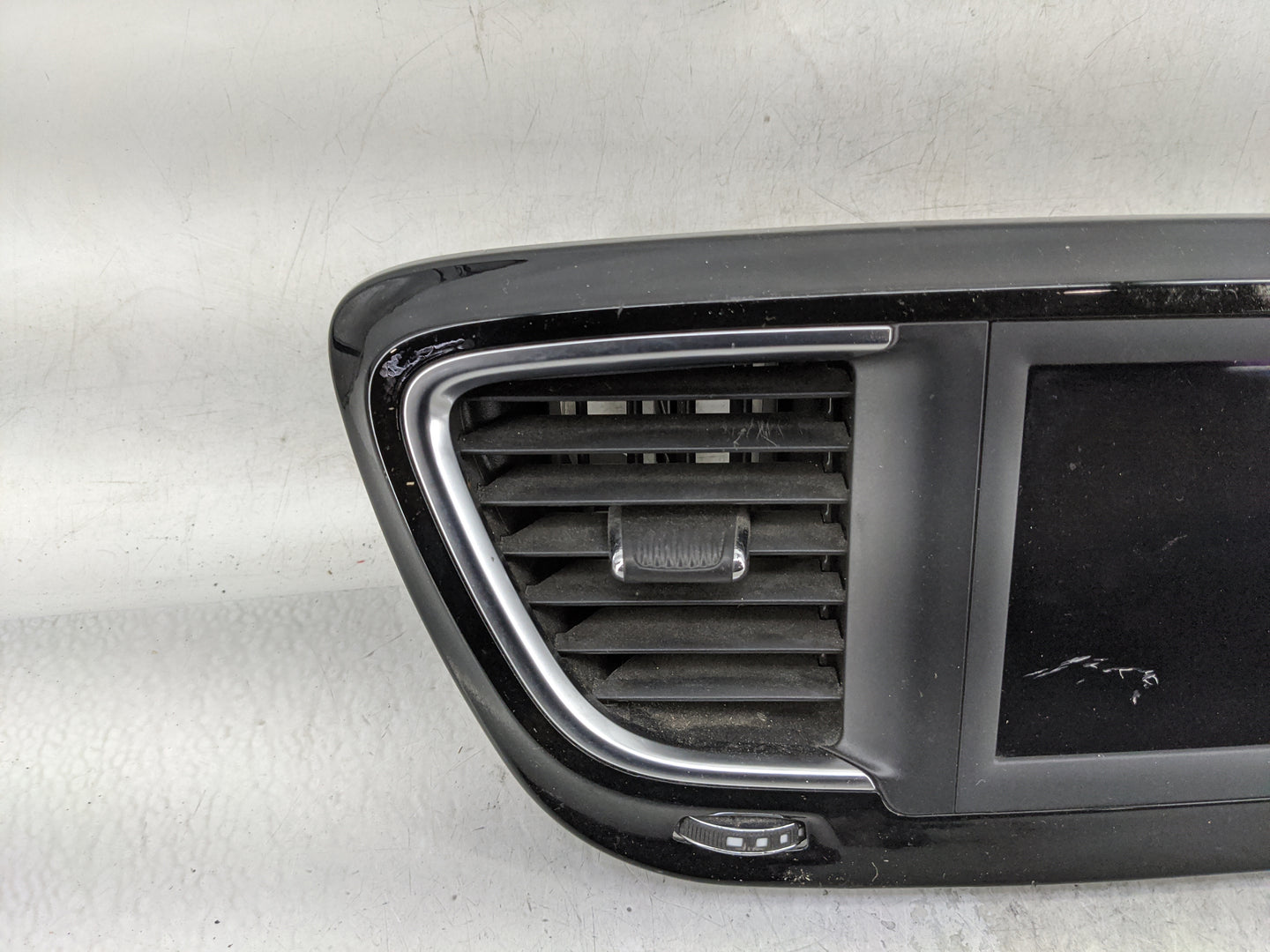 2020 Chrysler Voyager Radio AM FM Cd Player Receiver Replacement P/N:68428471AC Fits OEM Used Auto Parts - Oemusedautoparts1