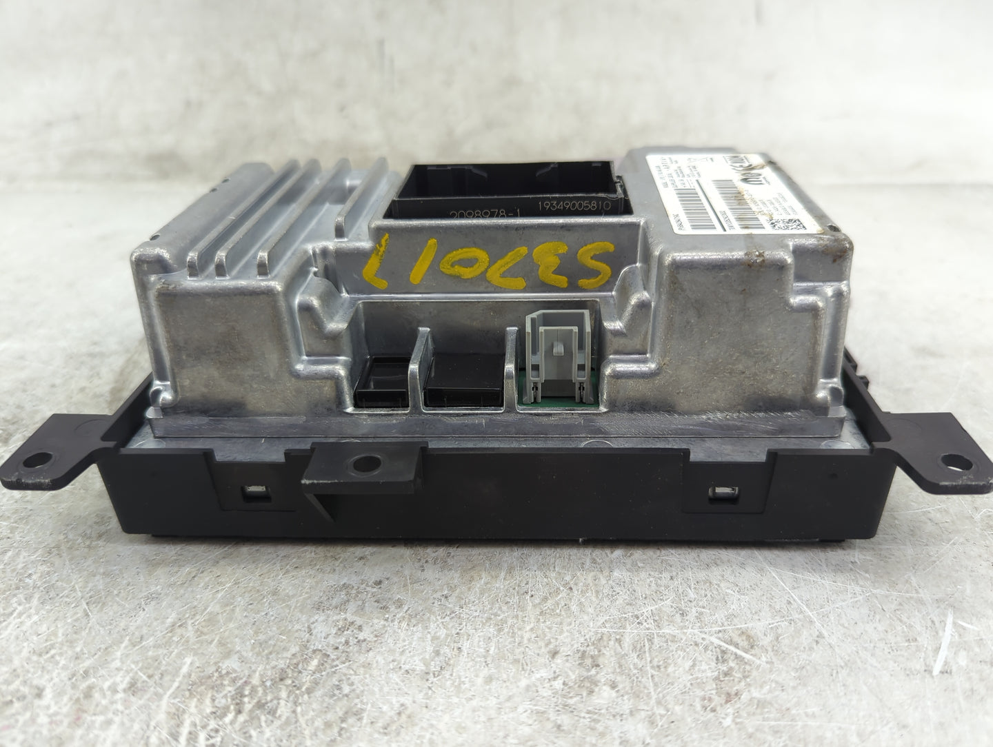 2020 Chrysler Voyager Radio AM FM Cd Player Receiver Replacement P/N:68428471AC RCPDAP17-0277-A1, VP2 7 RU NA SXM Fits OEM U