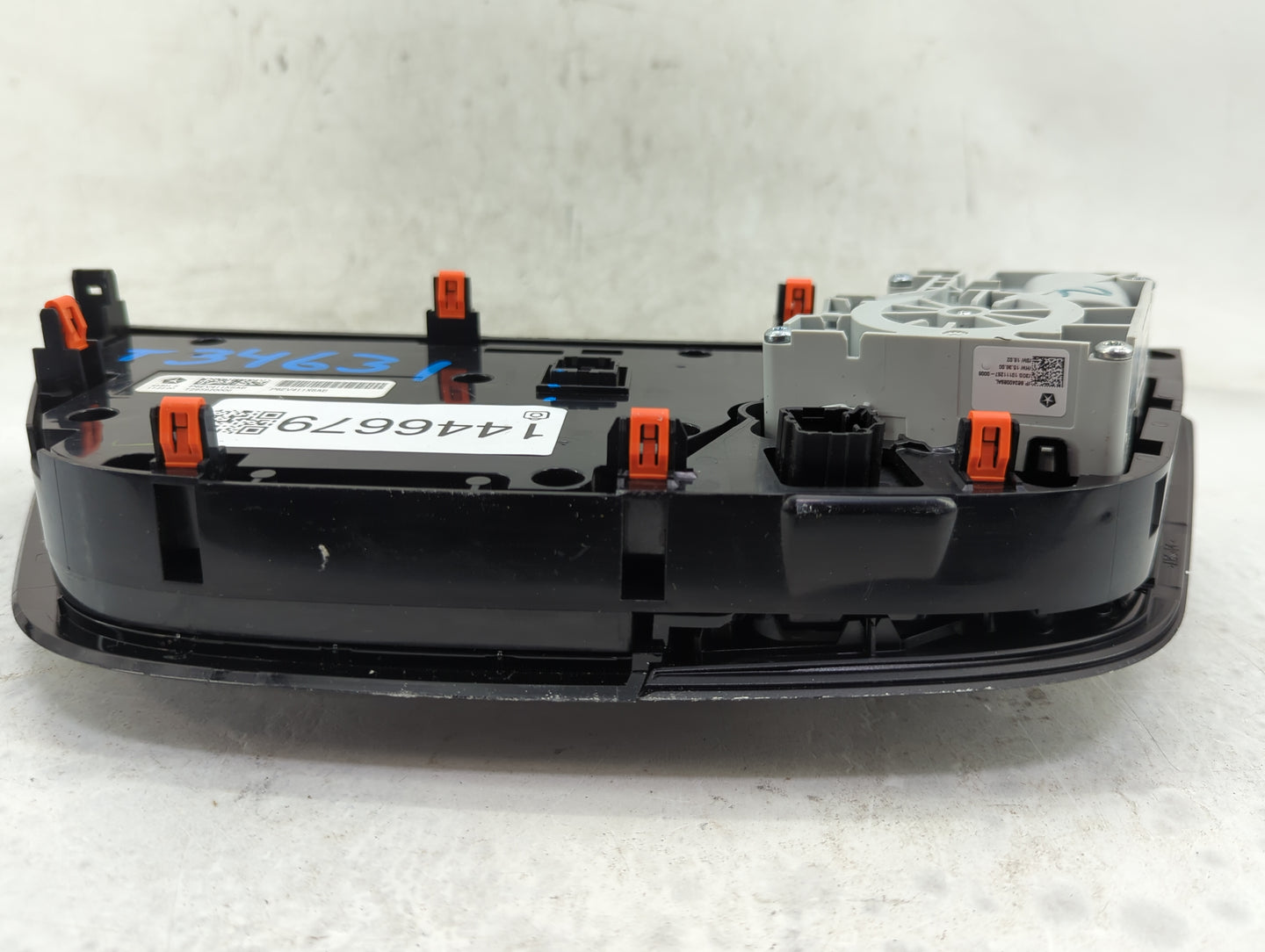 2020 Chrysler Voyager Climate Control Module Temperature AC/Heater Replacement P/N:P6EV411X8AB 68240089AL Fits Fits 2018 201