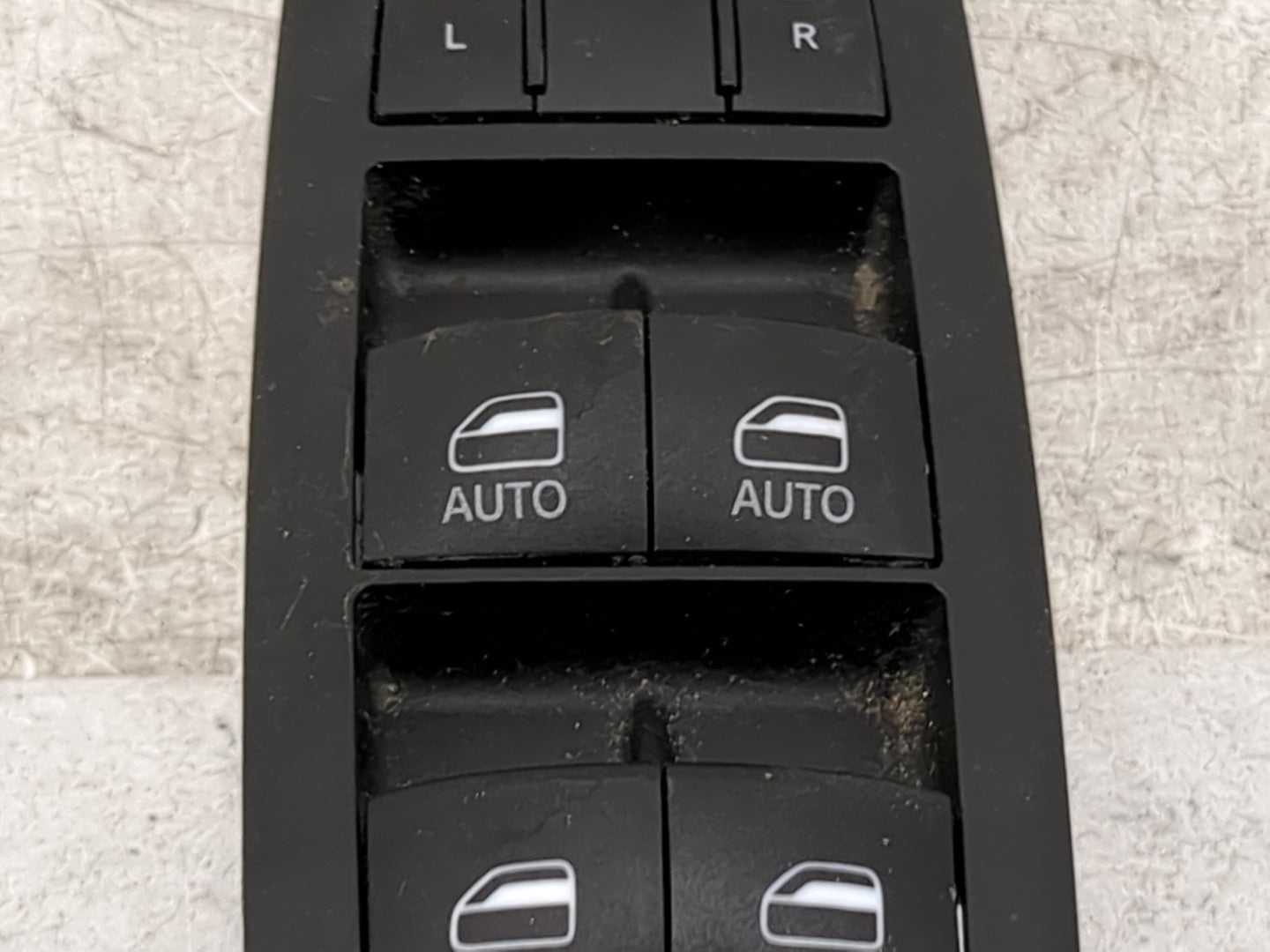 2020-2022 Chrysler Voyager Master Power Window Switch Replacement Driver Side Left P/N:10123670 Fits OEM Used Auto Parts - O