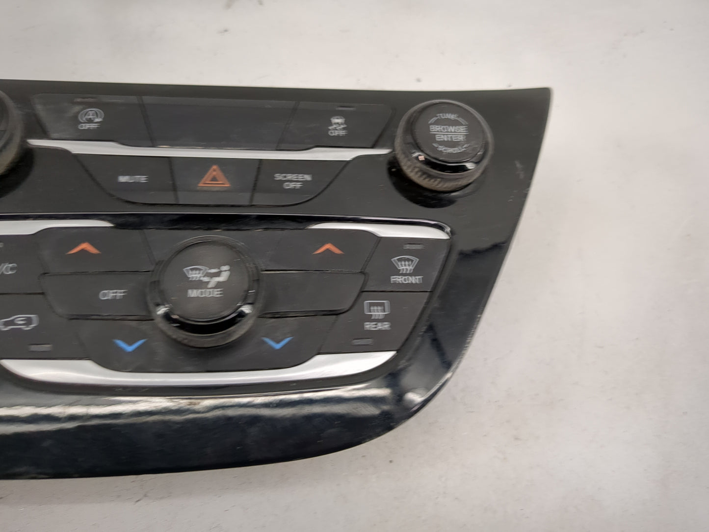 2020 Chrysler Voyager Climate Control Module Temperature AC/Heater Replacement P/N:P6UX651X8AA Fits OEM Used Auto Parts - Oe