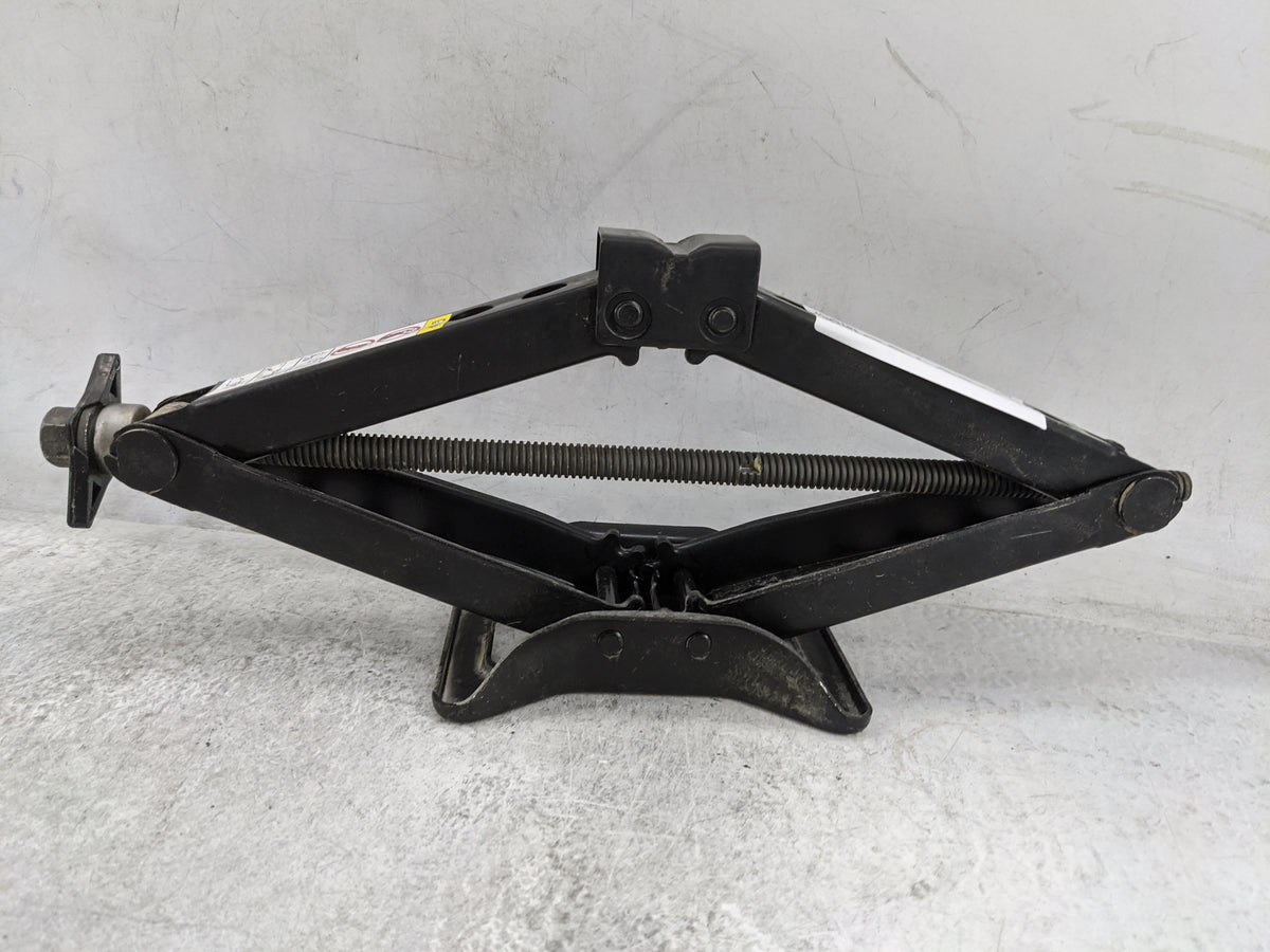 2020 Chrysler Voyager Spare Scissor Car Jack Black - Oemusedautoparts1.com