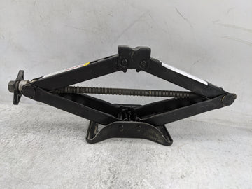 2020 Chrysler Voyager Spare Scissor Car Jack Black - Oemusedautoparts1.com