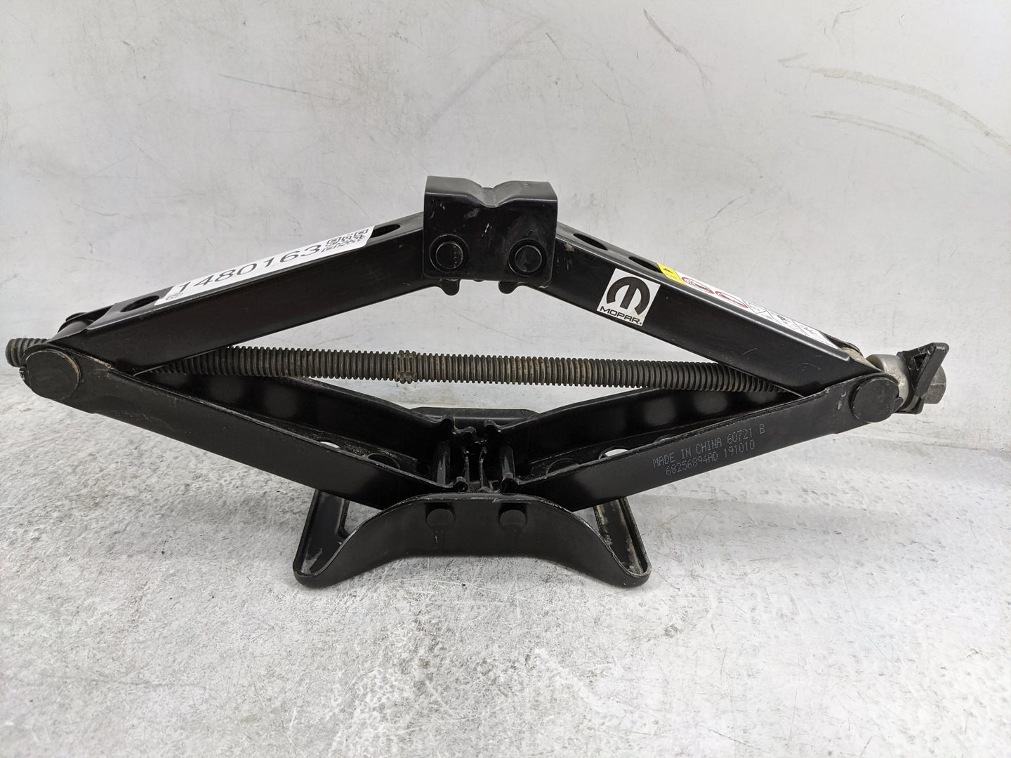 2020 Chrysler Voyager Spare Scissor Car Jack Black - Oemusedautoparts1.com