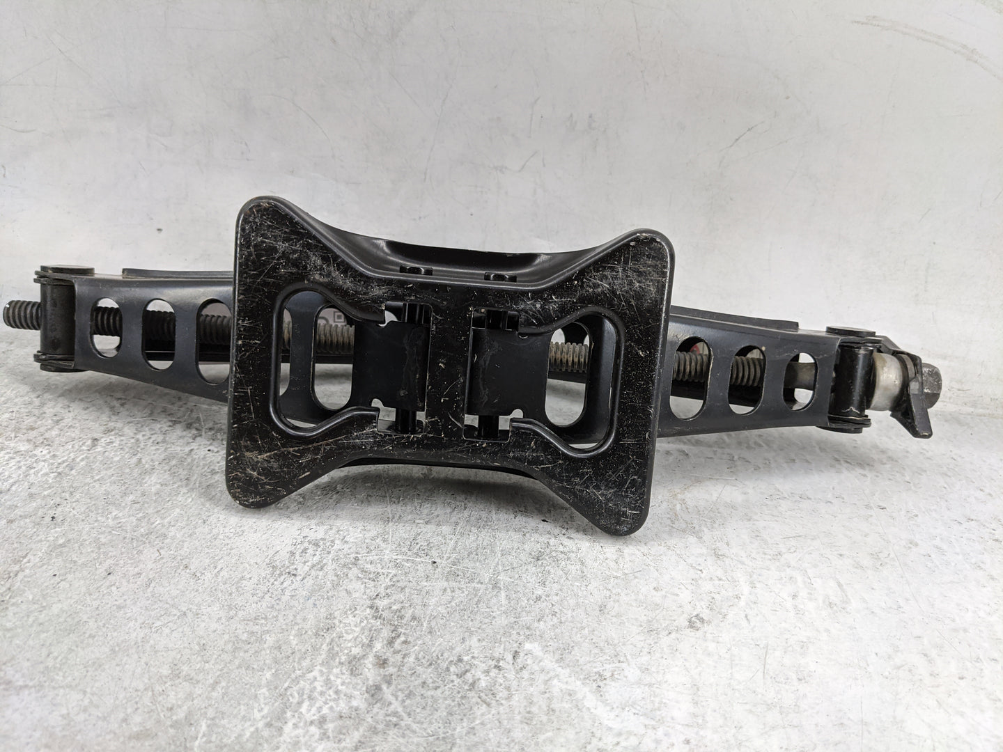 2020 Chrysler Voyager Spare Scissor Car Jack Black - Oemusedautoparts1.com