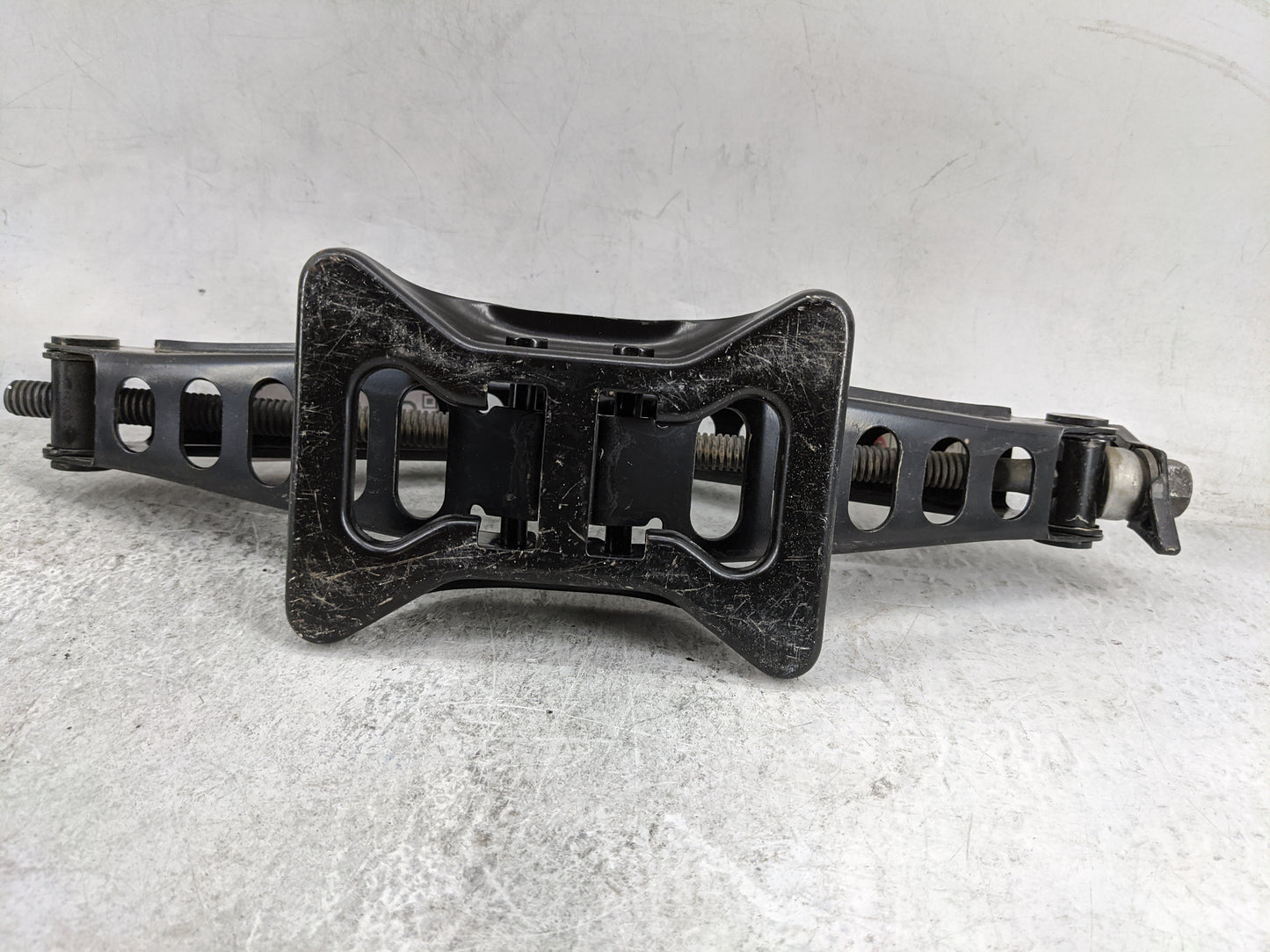 2020 Chrysler Voyager Spare Scissor Car Jack Black - Oemusedautoparts1.com