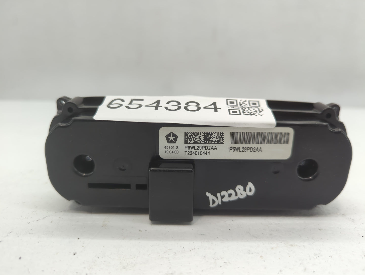 2020-2022 Chrysler Voyager Climate Control Module Temperature AC/Heater Replacement P/N:P6WL29PD2AA Fits Fits 2020 2021 2022