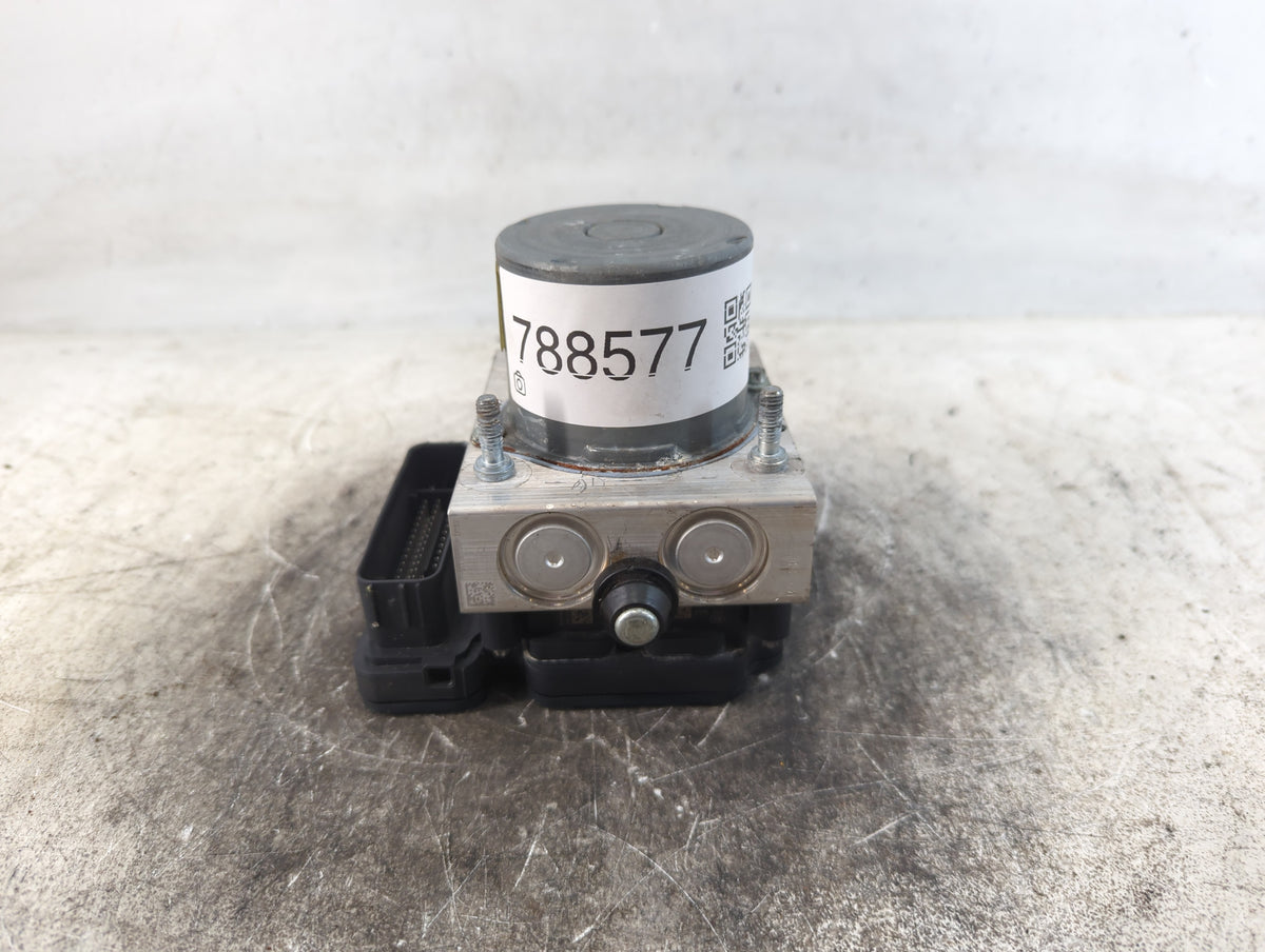 2020 Chrysler Voyager Anti-Lock Brake ABS Pump Module Actuator OEM P/N:68433479AB Fits Fits 2019 OEM Used Auto Parts - Oemus
