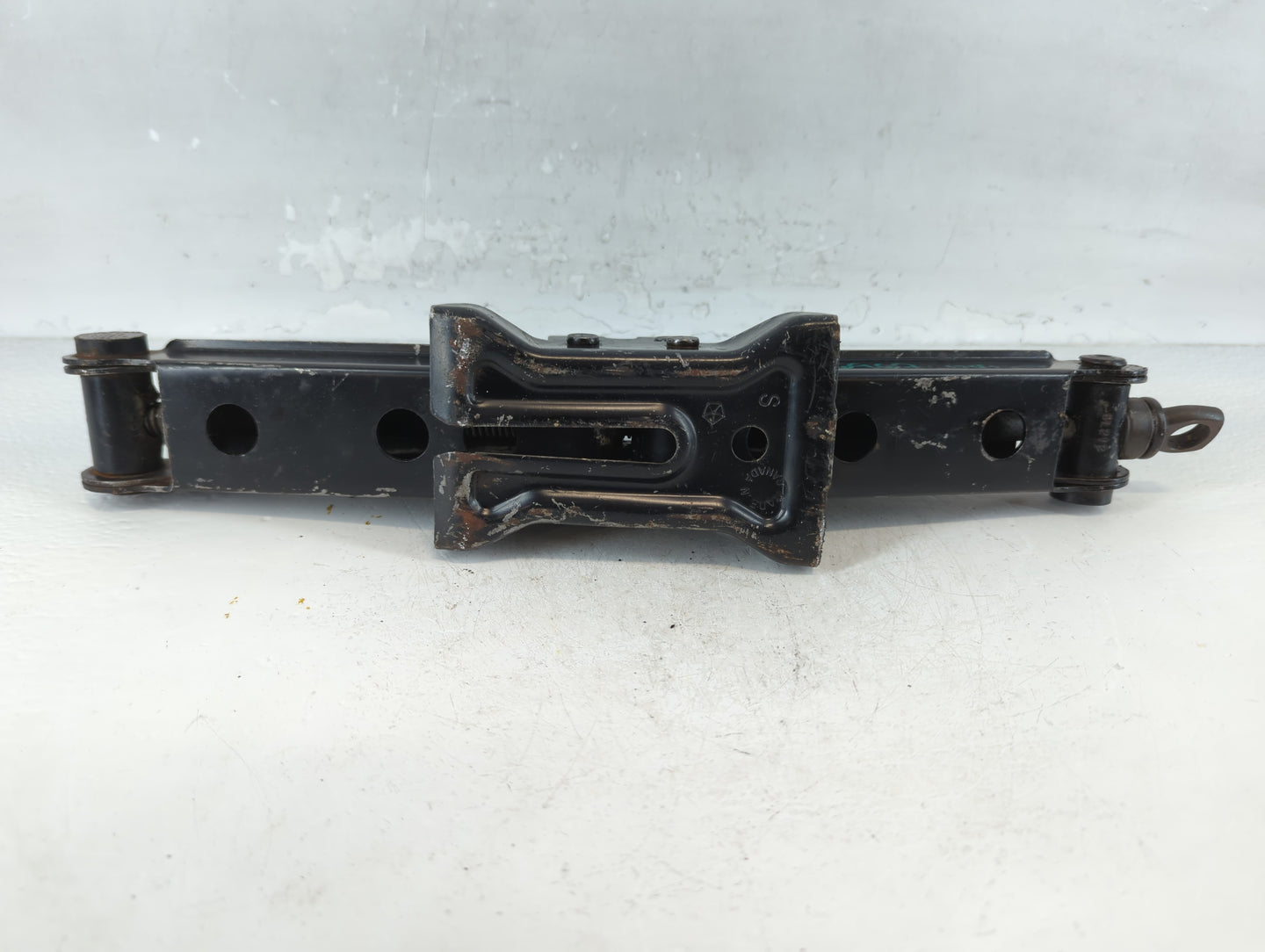 2020 Dodge Caravan Spare Scissor Car Jack - Oemusedautoparts1.com