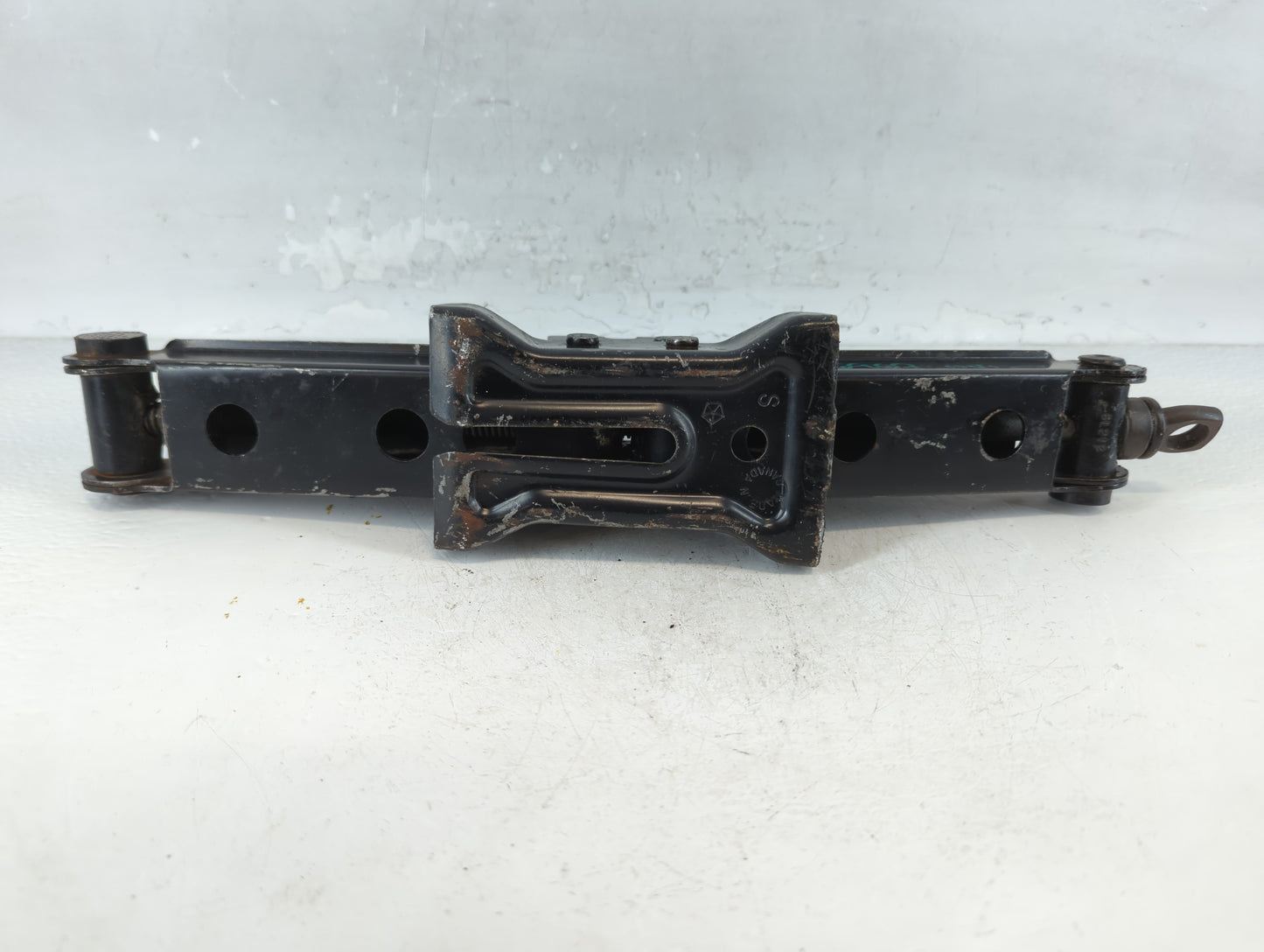 2020 Dodge Caravan Spare Scissor Car Jack - Oemusedautoparts1.com