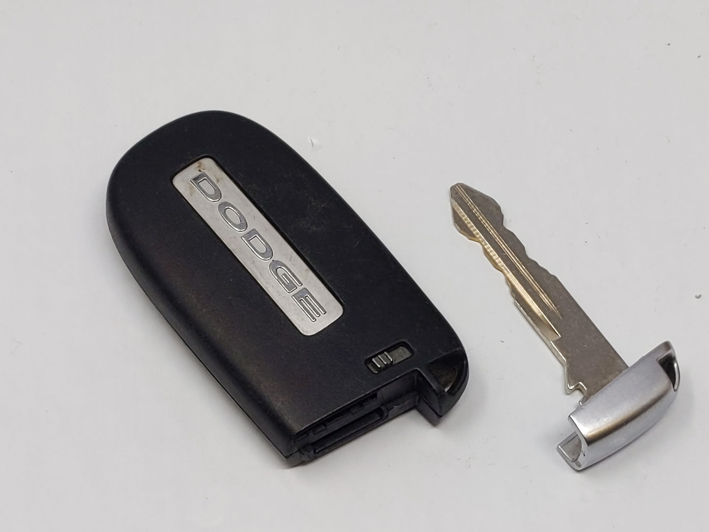 Dodge Challenger Keyless Entry Remote Fob M3N-40821302 68394196AA 4 buttons - Oemusedautoparts1.com