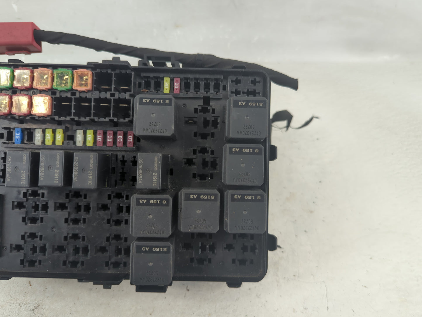 2019-2020 Dodge Charger Fusebox Fuse Box Panel Relay Module P/N:P68384404AC Fits Fits 2019 2020 OEM Used Auto Parts - Oemuse