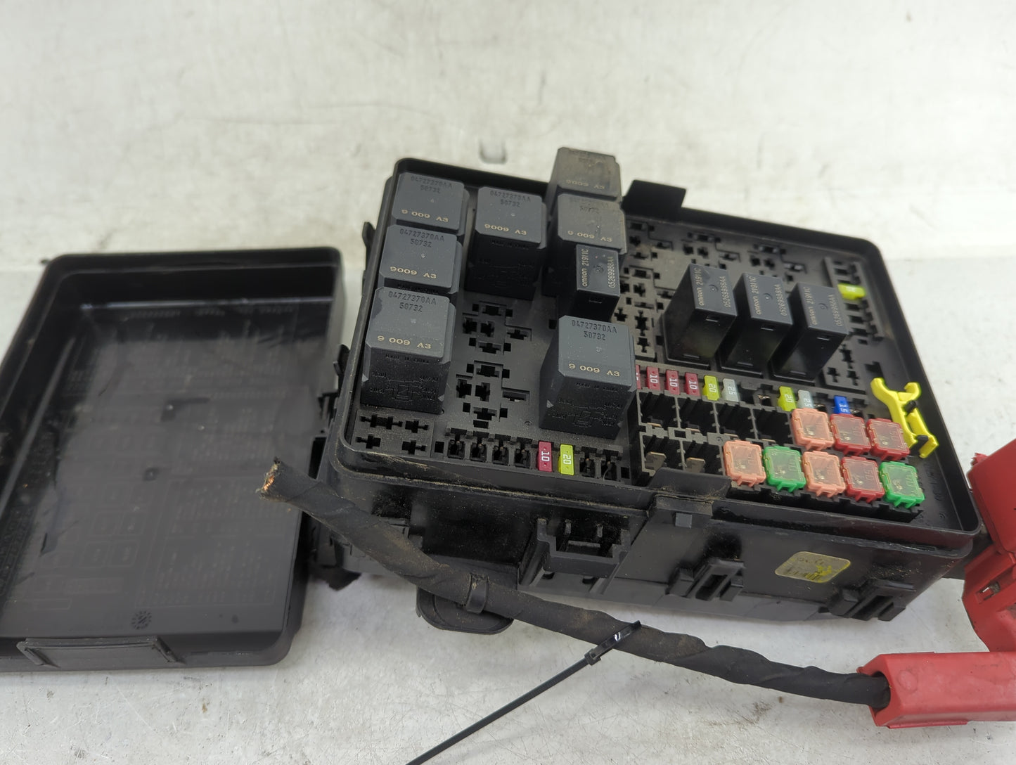 2019-2020 Dodge Charger Fusebox Fuse Box Panel Relay Module P/N:7171-5690-30 P68427004AC Fits Fits 2019 2020 OEM Used Auto P
