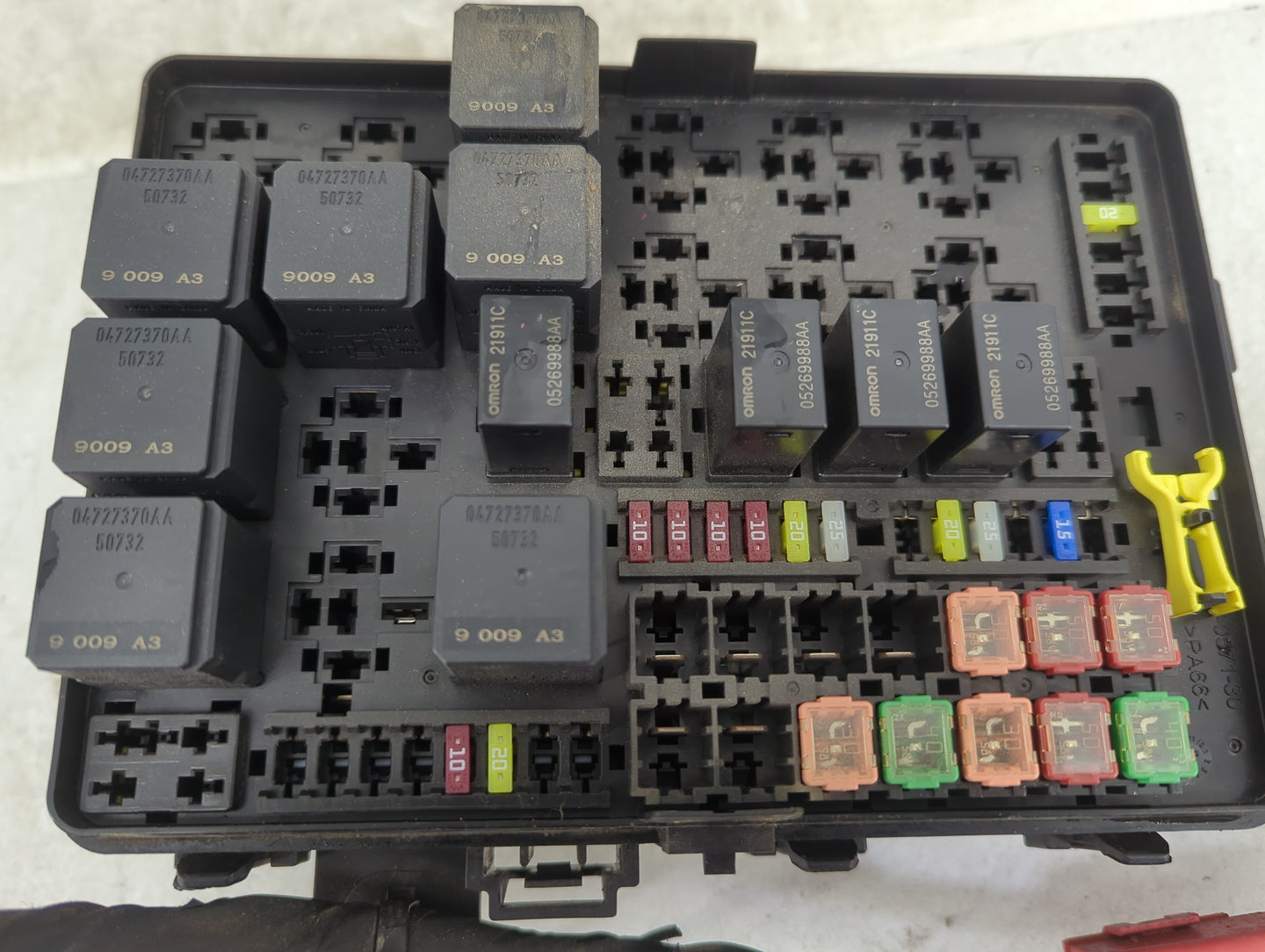2019-2020 Dodge Charger Fusebox Fuse Box Panel Relay Module P/N:7171-5690-30 P68427004AC Fits Fits 2019 2020 OEM Used Auto P