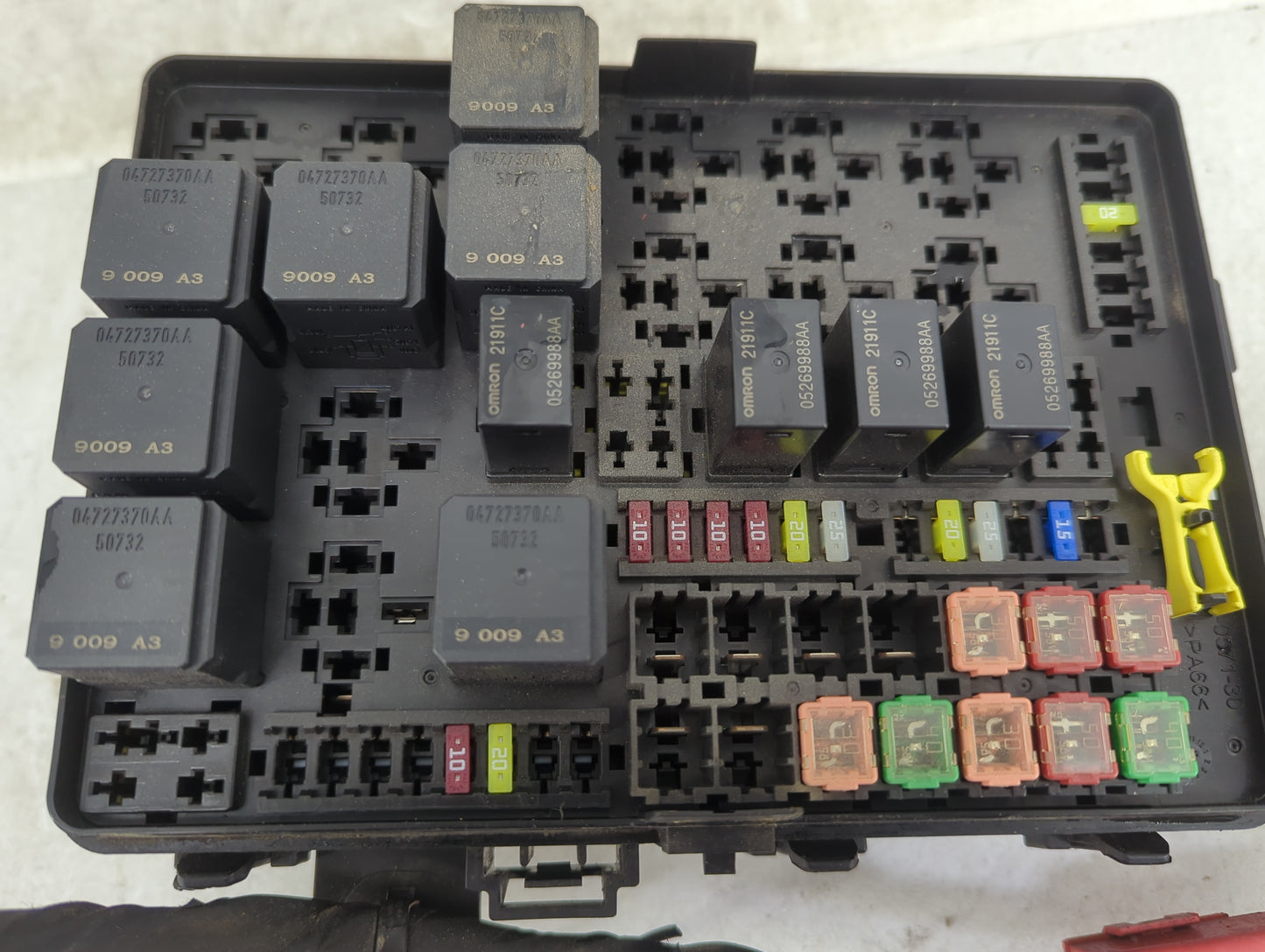 2019-2020 Dodge Charger Fusebox Fuse Box Panel Relay Module P/N:7171-5690-30 P68427004AC Fits Fits 2019 2020 OEM Used Auto P