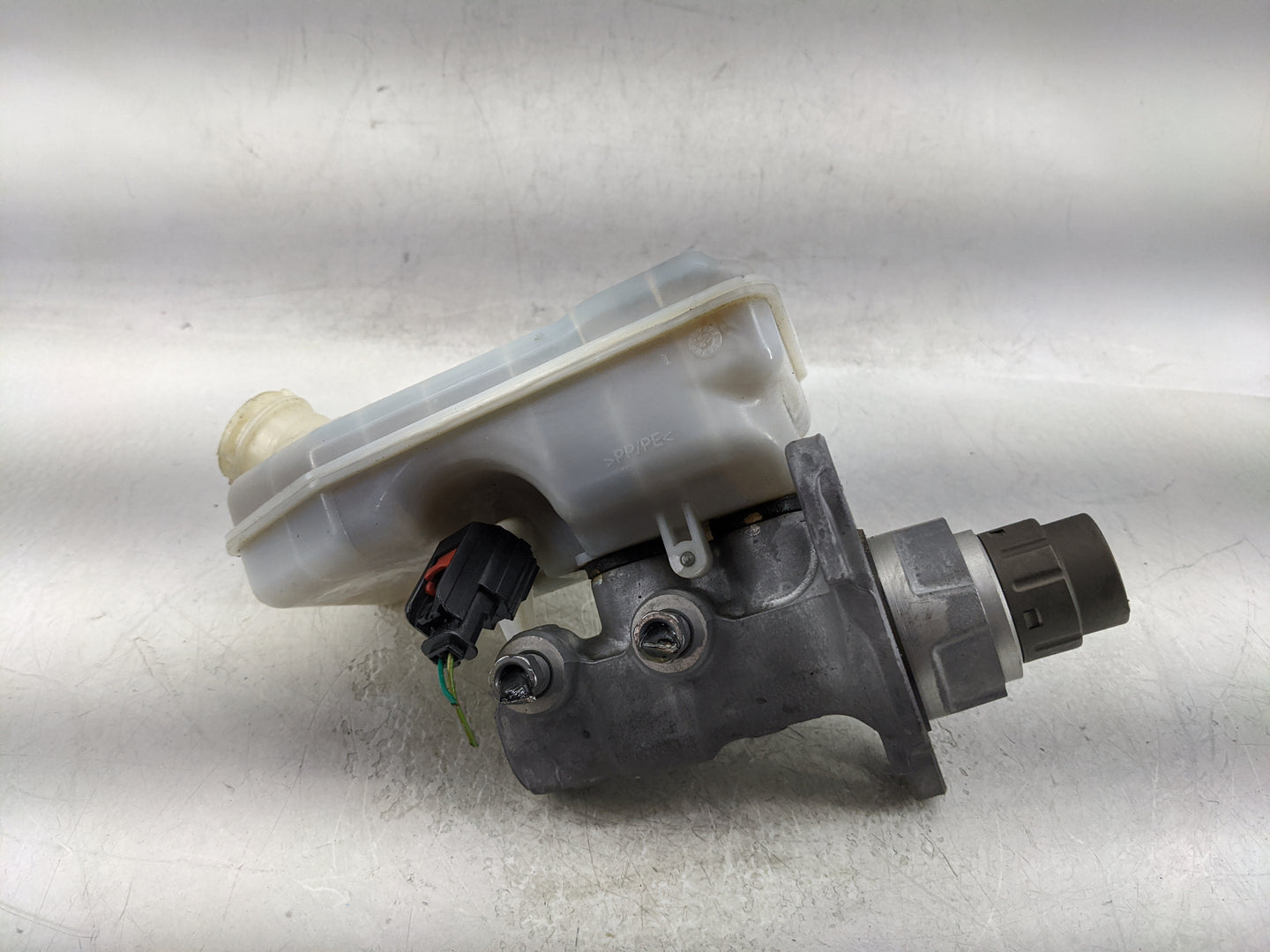 2012-2020 Dodge Grand Caravan Brake Master Cylinder - Oemusedautoparts1.com
