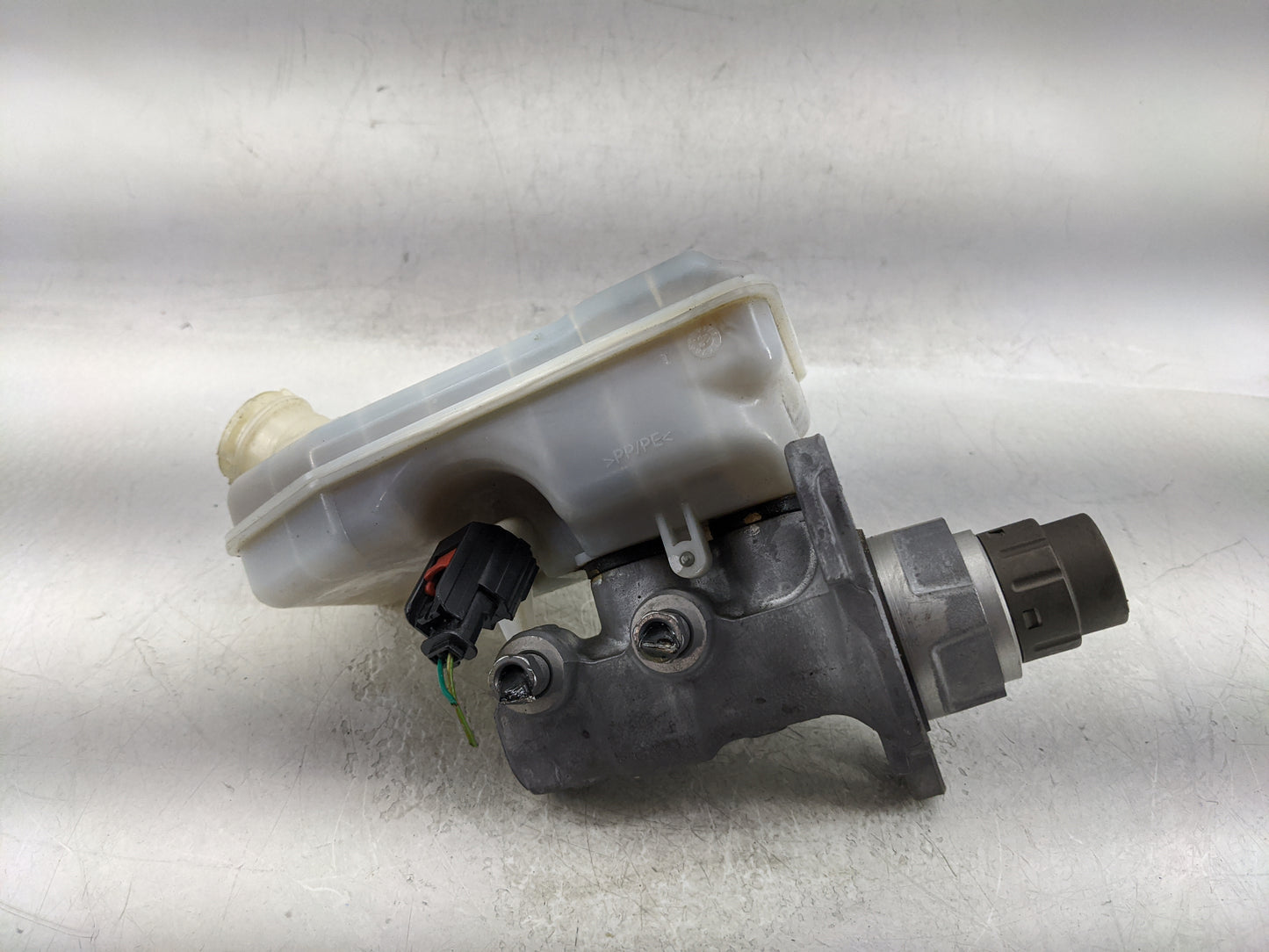 2012-2020 Dodge Grand Caravan Brake Master Cylinder - Oemusedautoparts1.com
