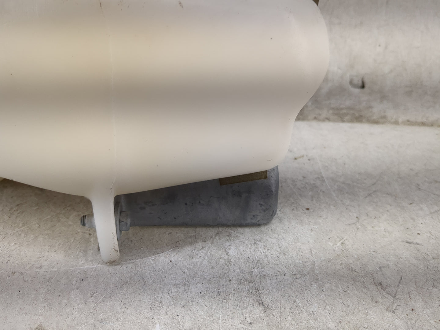 2011 Dodge Grand Caravan Windshield Washer Fluid Reservoir Bottle Oem 1459806 - Oemusedautoparts1.com