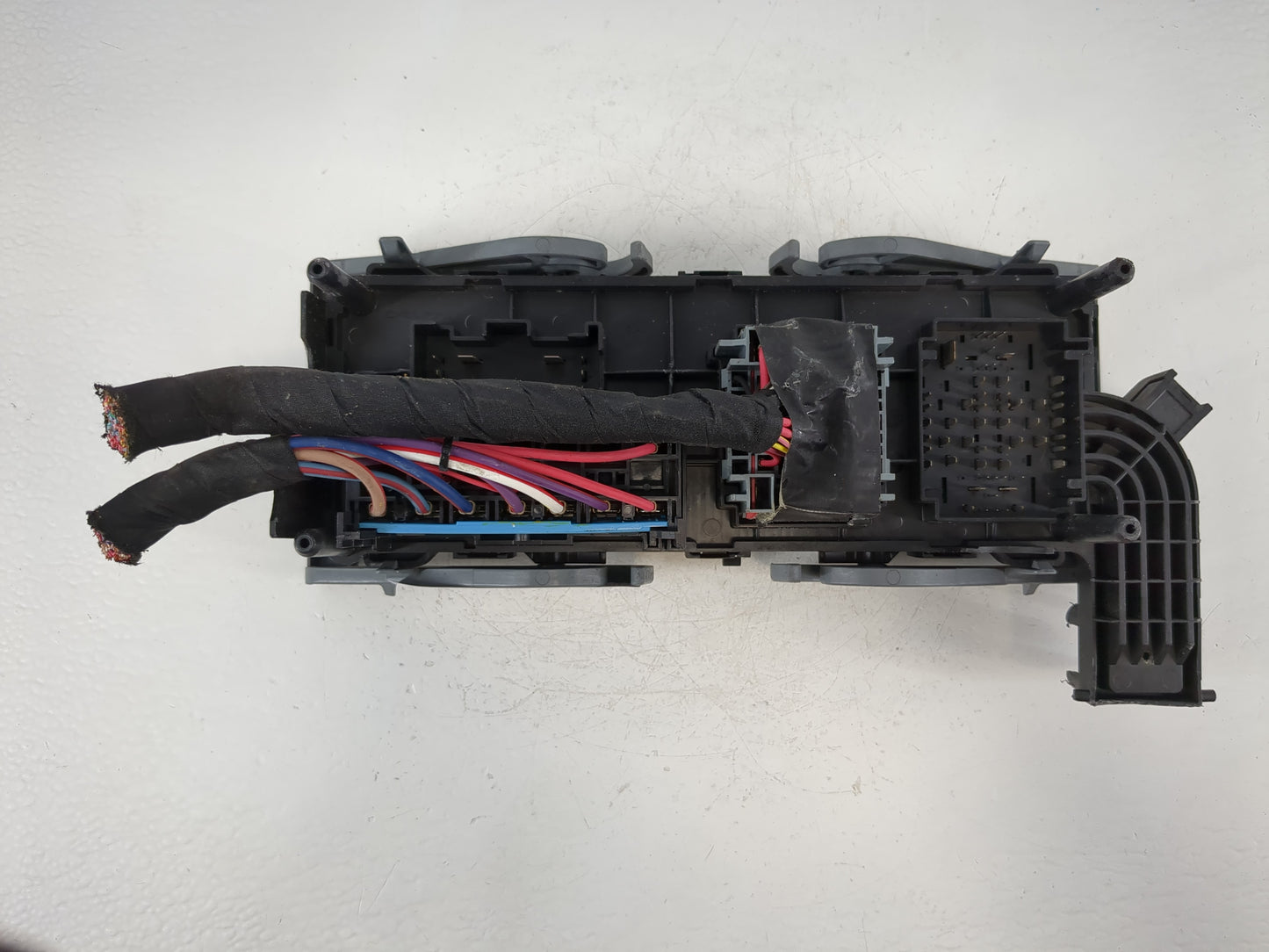 2012-2020 Dodge Journey Fusebox Fuse Box Relay Module Tipm 68143317ab - Oemusedautoparts1.com