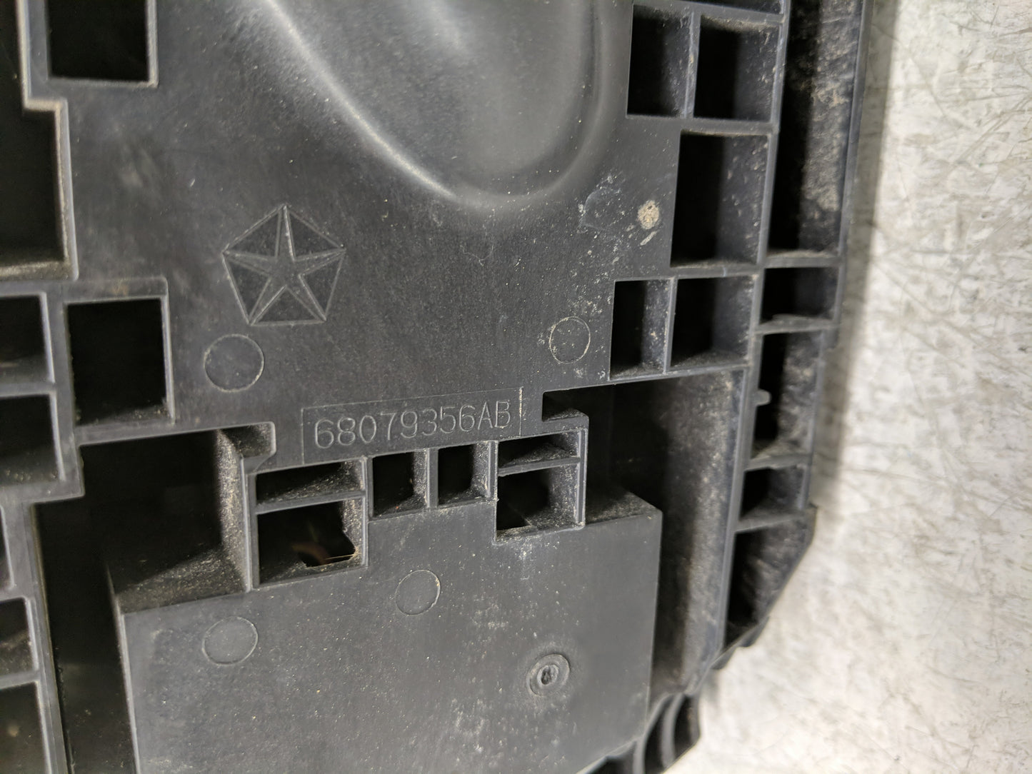 2012-2020 Dodge Journey Fusebox Fuse Box Relay Module Tipm 68079356ab - Oemusedautoparts1.com