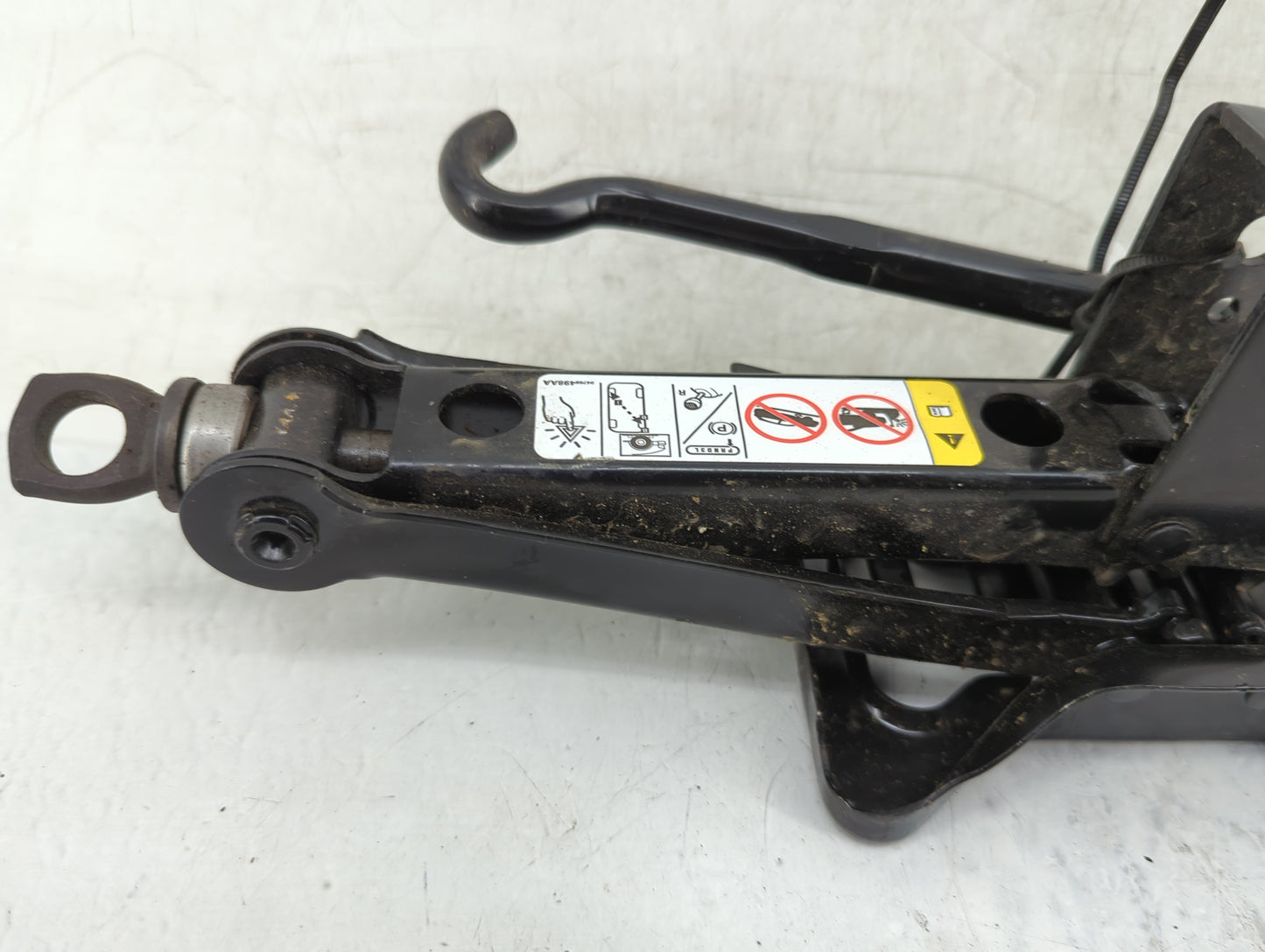 2020 Dodge Journey Spare Scissor Car Jack - Oemusedautoparts1.com