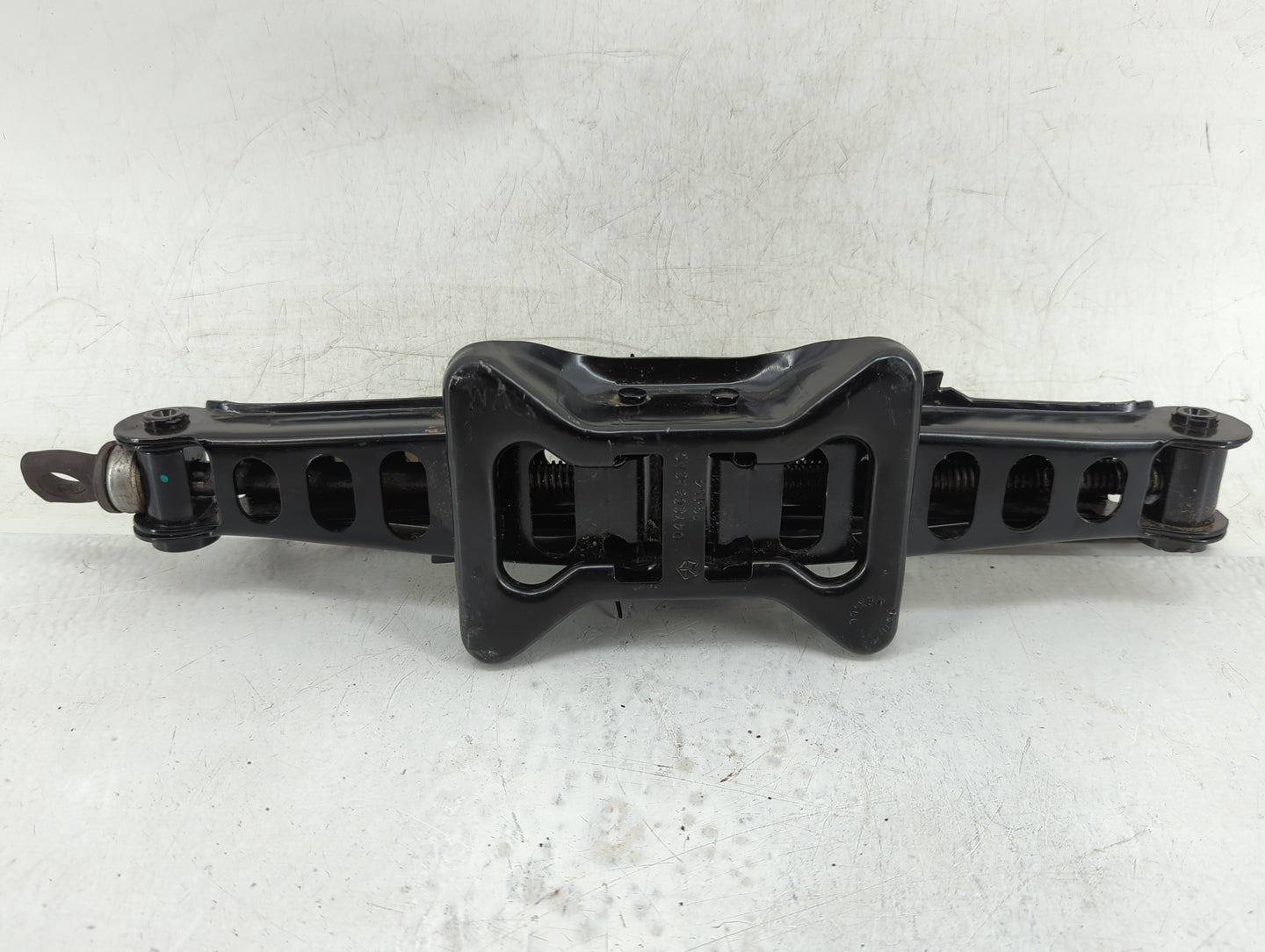 2020 Dodge Journey Spare Scissor Car Jack - Oemusedautoparts1.com