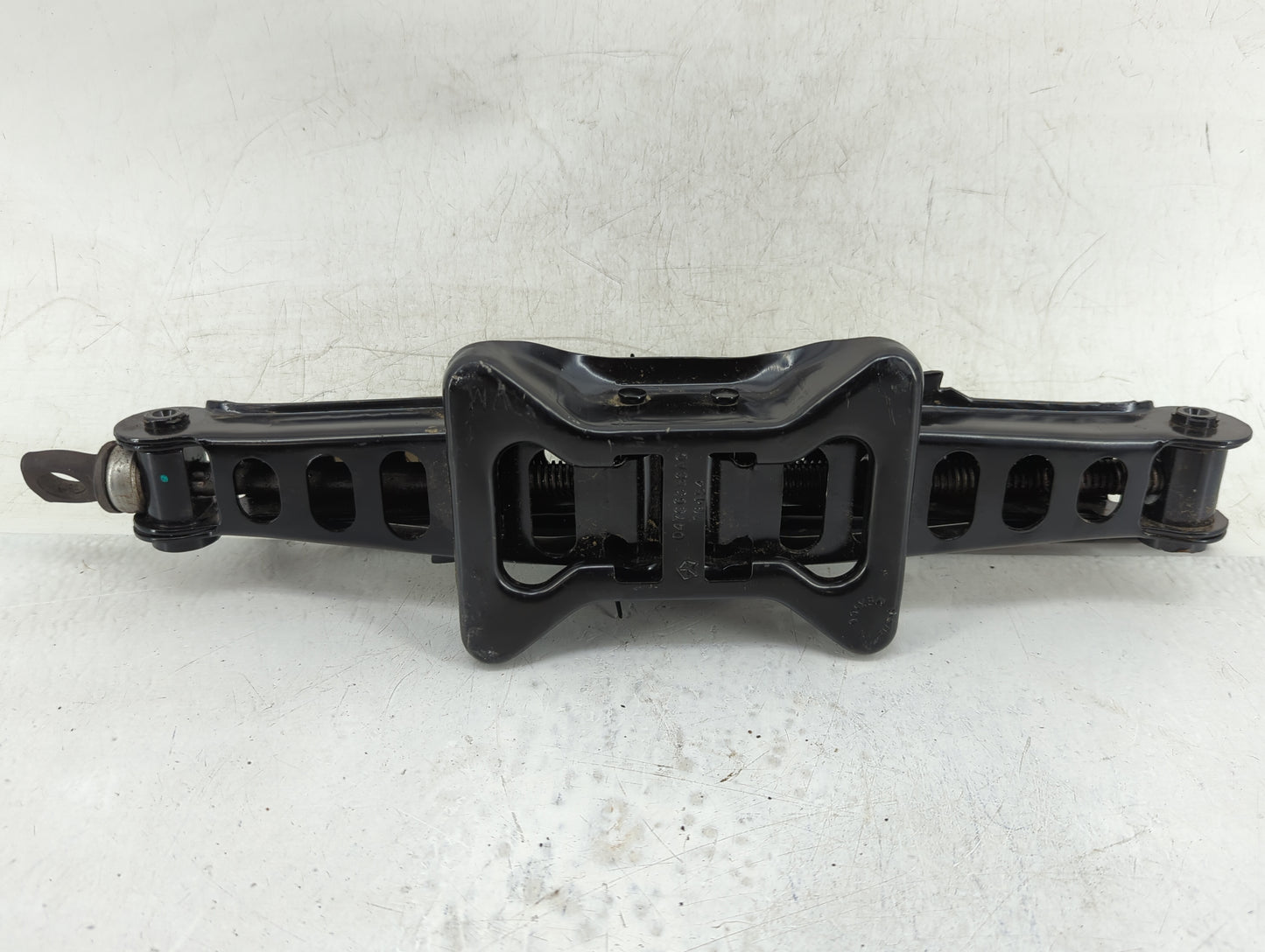 2020 Dodge Journey Spare Scissor Car Jack - Oemusedautoparts1.com