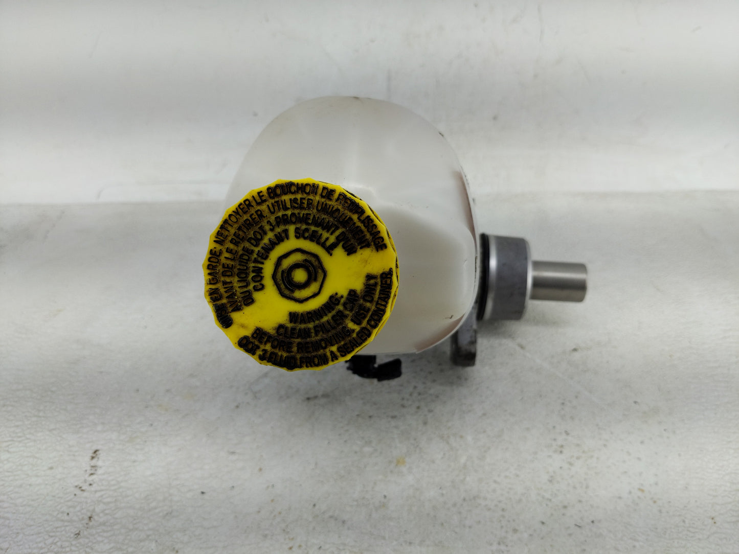 2007-2008 Dodge Ram 1500 Brake Master Cylinder - Oemusedautoparts1.com