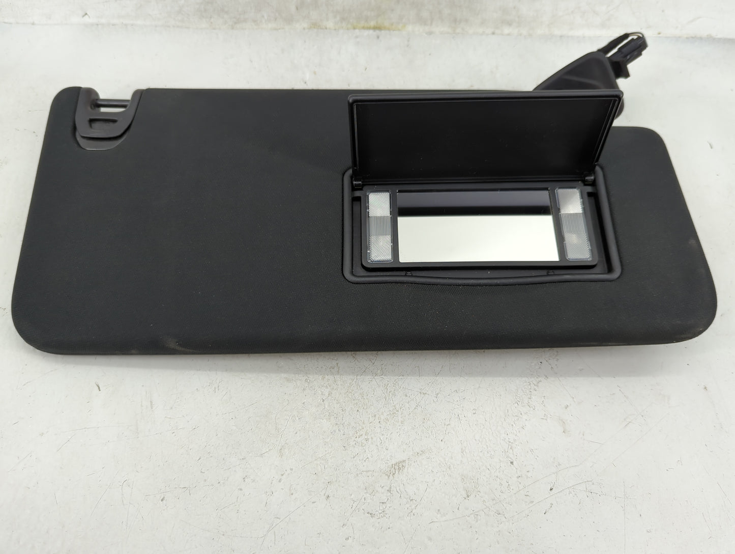 2020 Dodge Ram 1500 Sun Visor Shade Replacement Passenger Right Mirror Fits Fits 2019 2021 2022 OEM Used Auto Parts - Oemuse