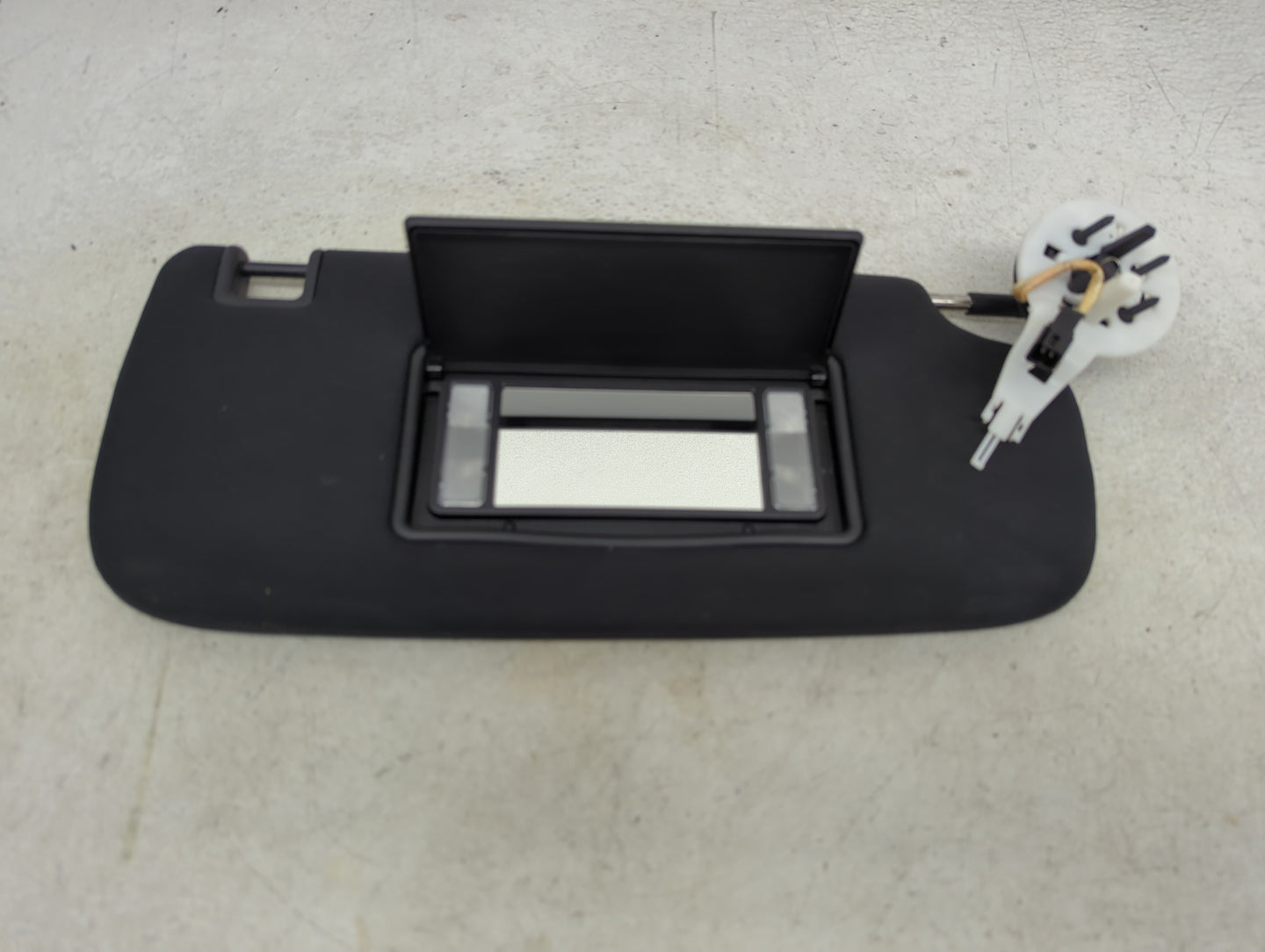 2020 Dodge Ram 1500 Sun Visor Shade Replacement Passenger Right Mirror Fits Fits 2019 2021 2022 OEM Used Auto Parts - Oemuse
