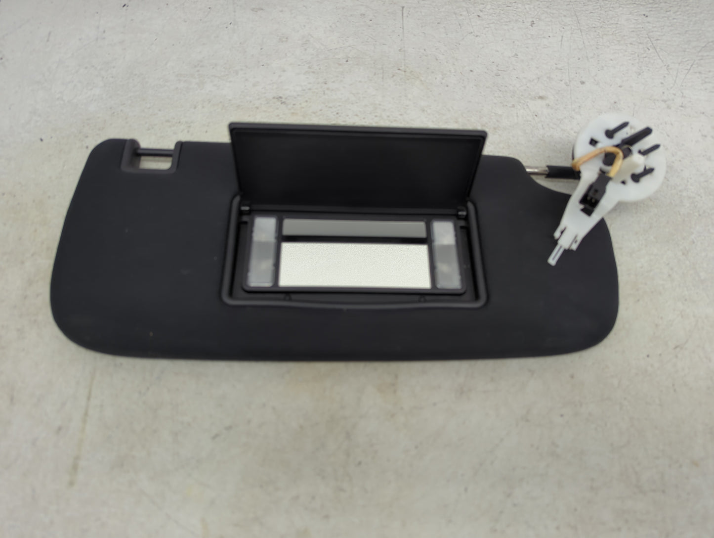 2020 Dodge Ram 1500 Sun Visor Shade Replacement Passenger Right Mirror Fits Fits 2019 2021 2022 OEM Used Auto Parts - Oemuse