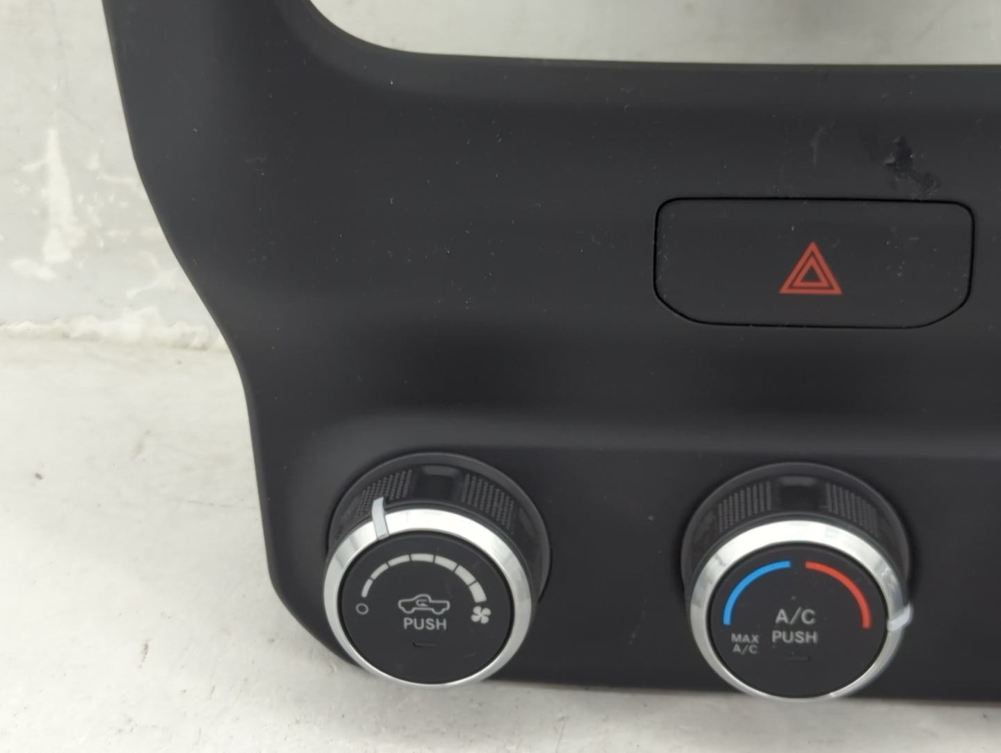 2020 Dodge Ram 2500 Climate Control Module Temperature AC/Heater Replacement P/N:P68340281AD 17023199-04 Fits OEM Used Auto 